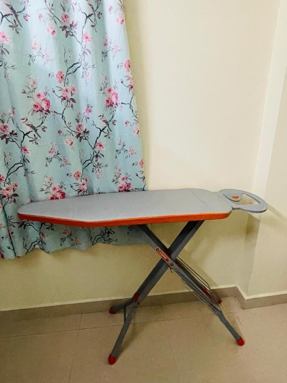 Luxurious 3 Bedroom Flat Near Airport *