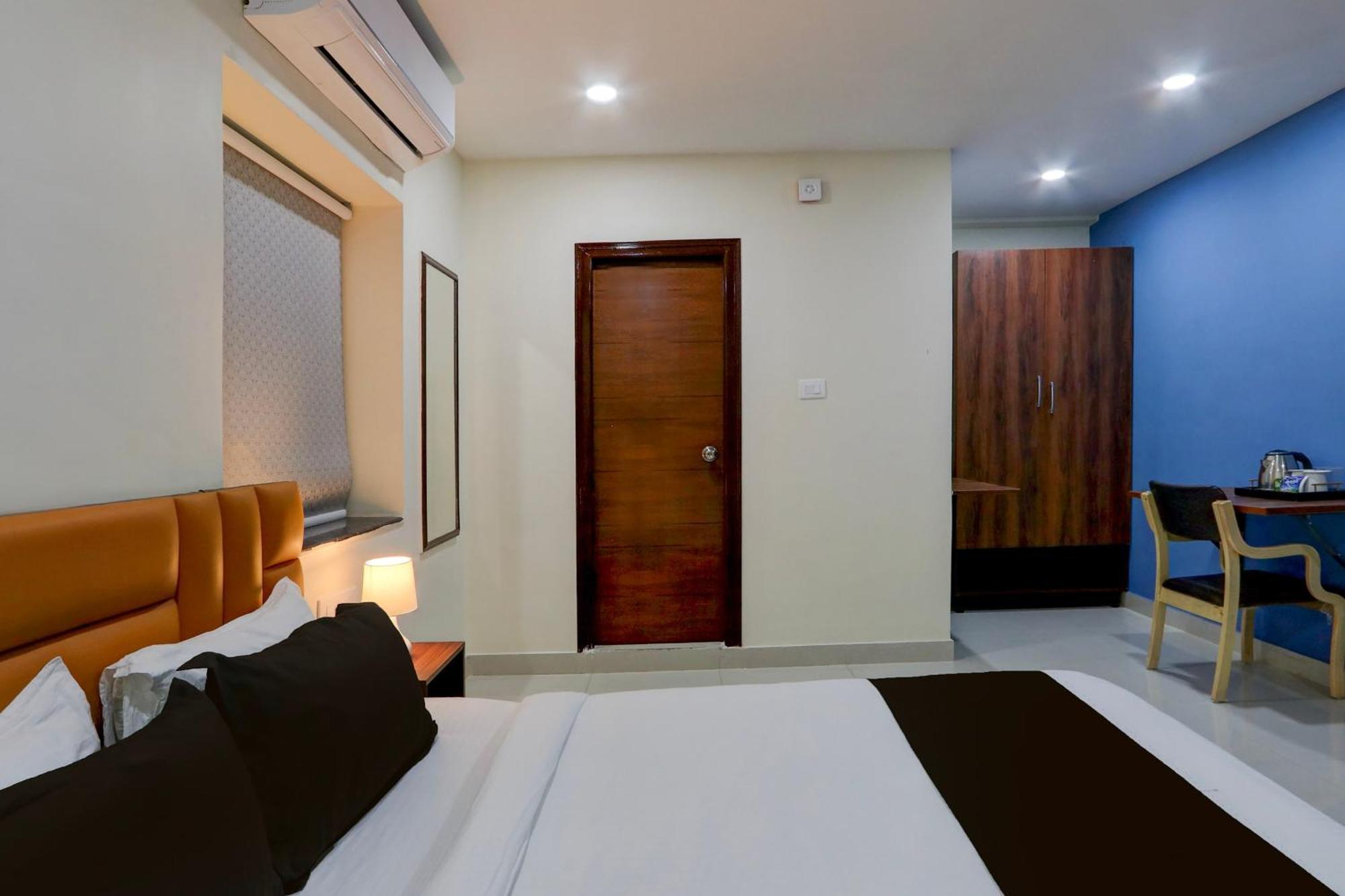 Super Townhouse The Cinco Bliss Near Ikea, Wells Forgo, Kims, Care Hospitals Hotel 4*