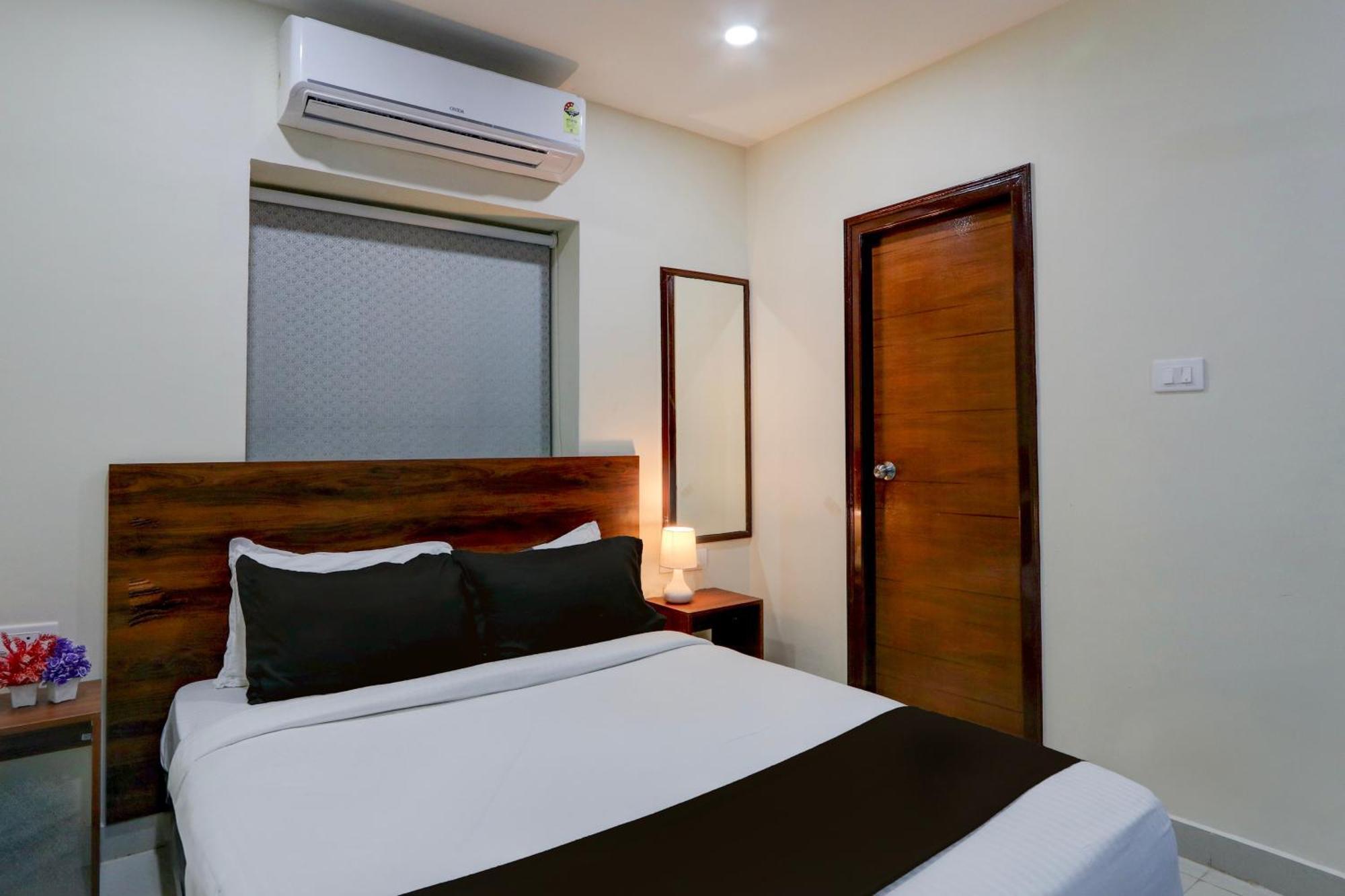 Hotel Super Townhouse The Cinco Bliss Near Ikea, Wells Forgo, Kims, Care Hospitals 4*
