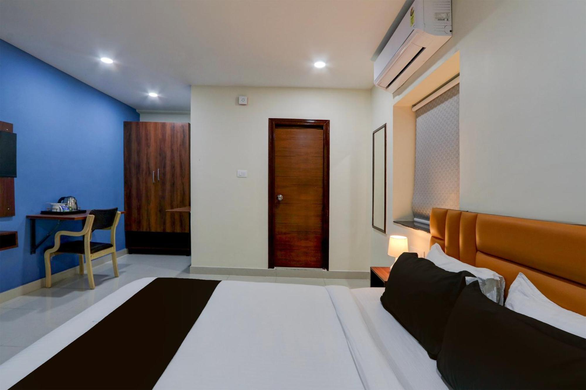 Hotel Super Townhouse The Cinco Bliss Near Ikea, Wells Forgo, Kims, Care Hospitals Hyderabad