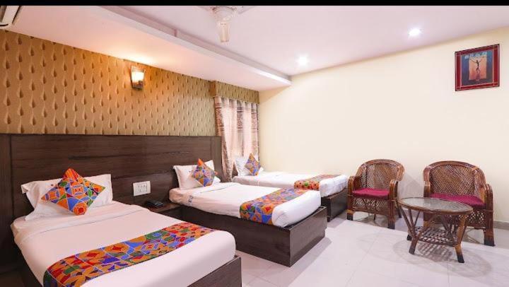 Hotel Blossoms Rr