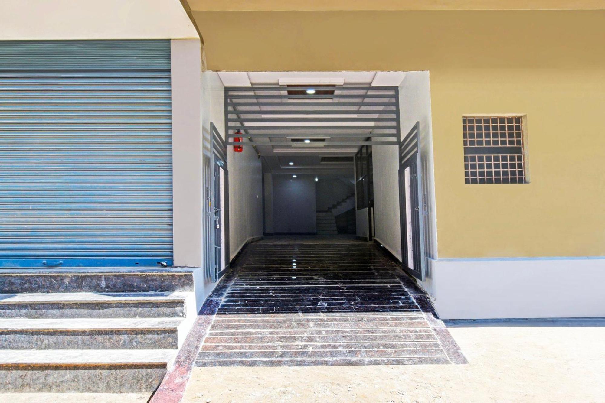 Hotel Super O Rbs Square Uppal