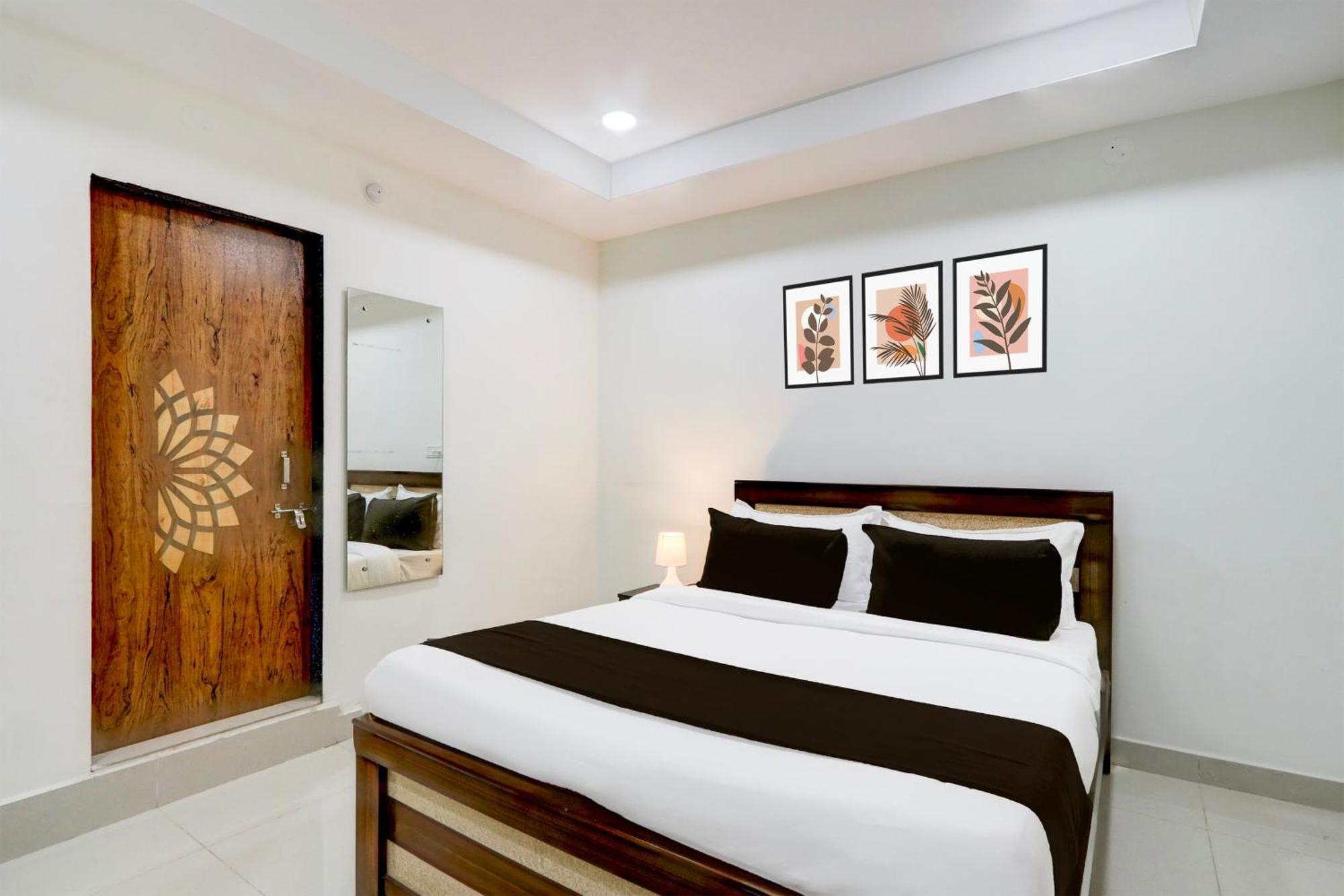 Super Collection O Madhapur Near Cyber Tower * Hyderabad
