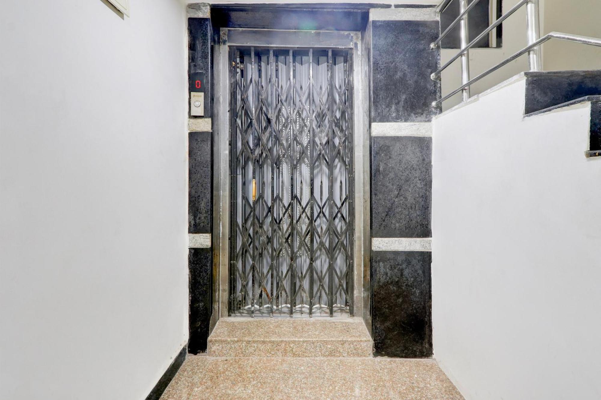 Super Collection O Madhapur Near Cyber Tower Hotel
