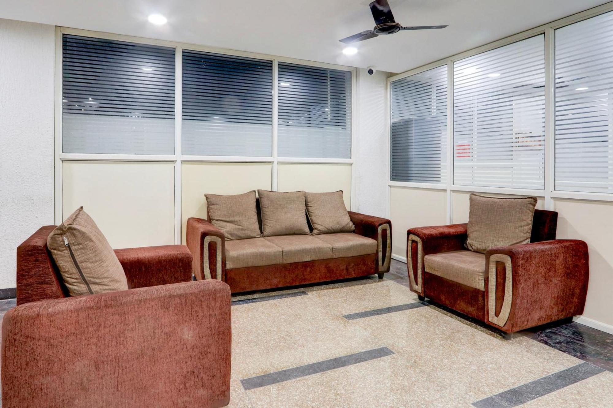 Hotel Super Collection O Madhapur Near Cyber Tower