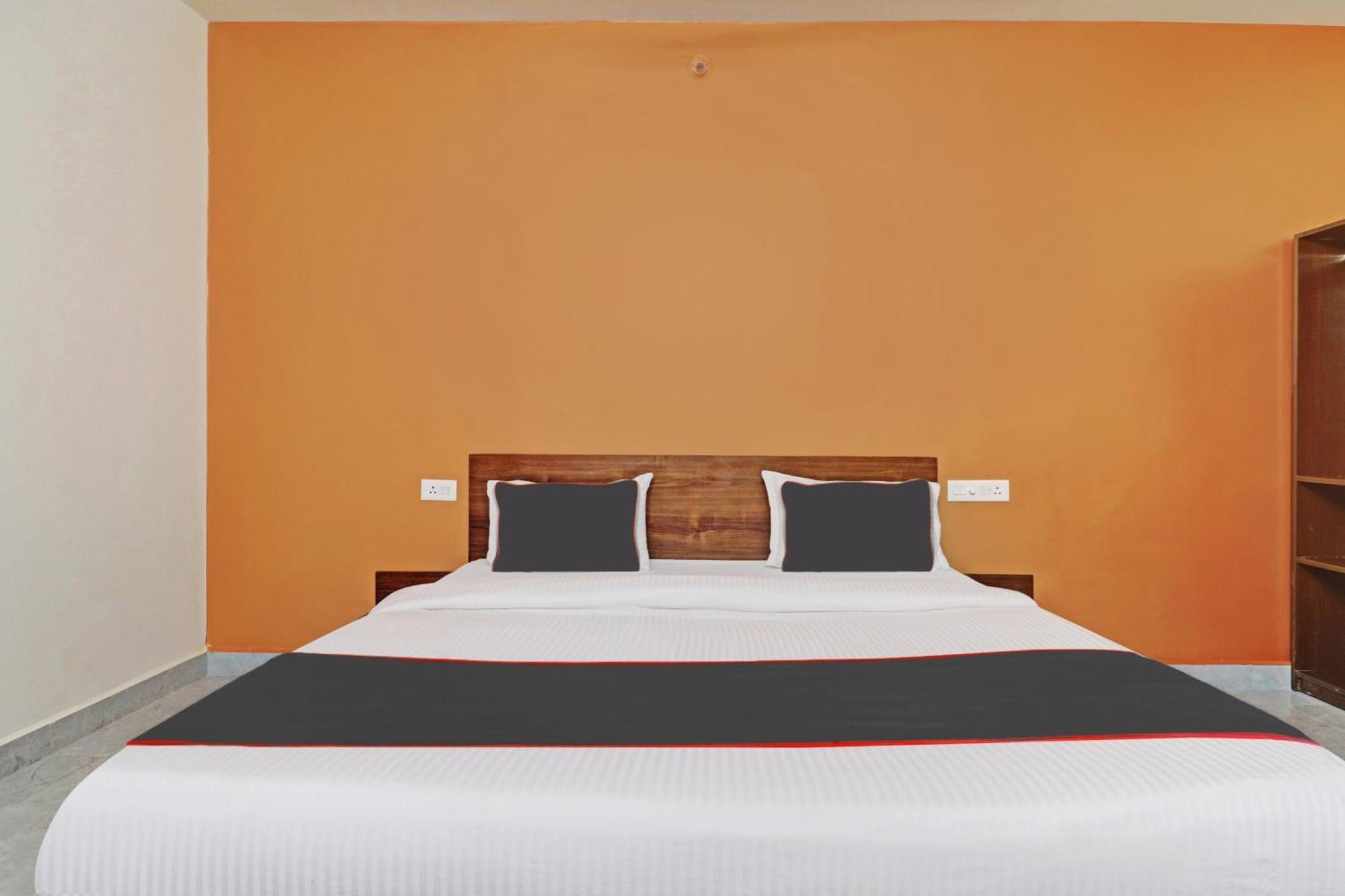 Collection O Golden Hitech Hotel 4*