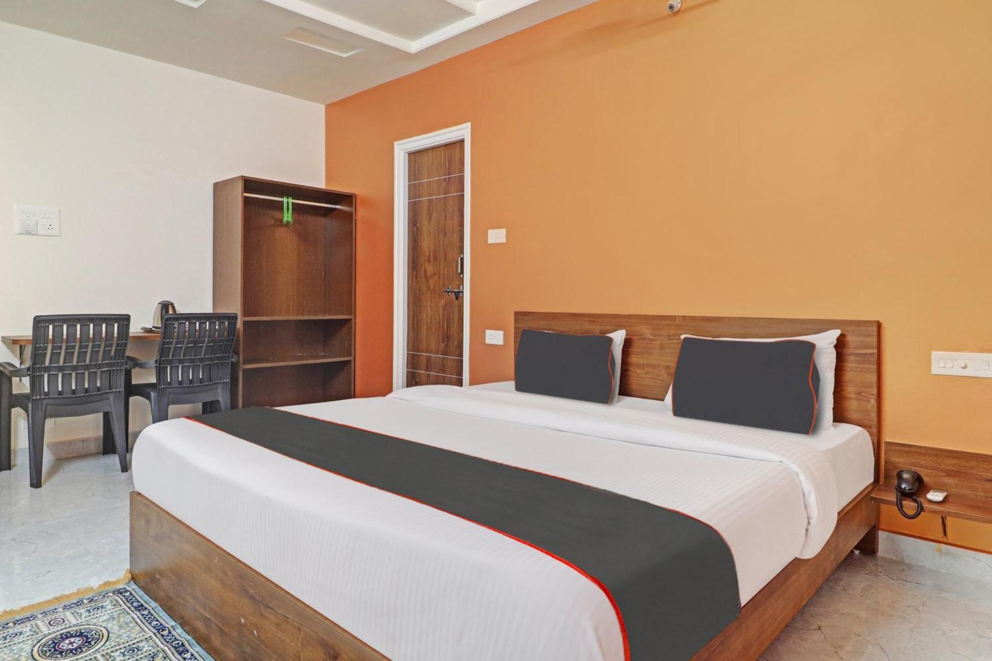 Hotel Collection O Golden Hitech 4*