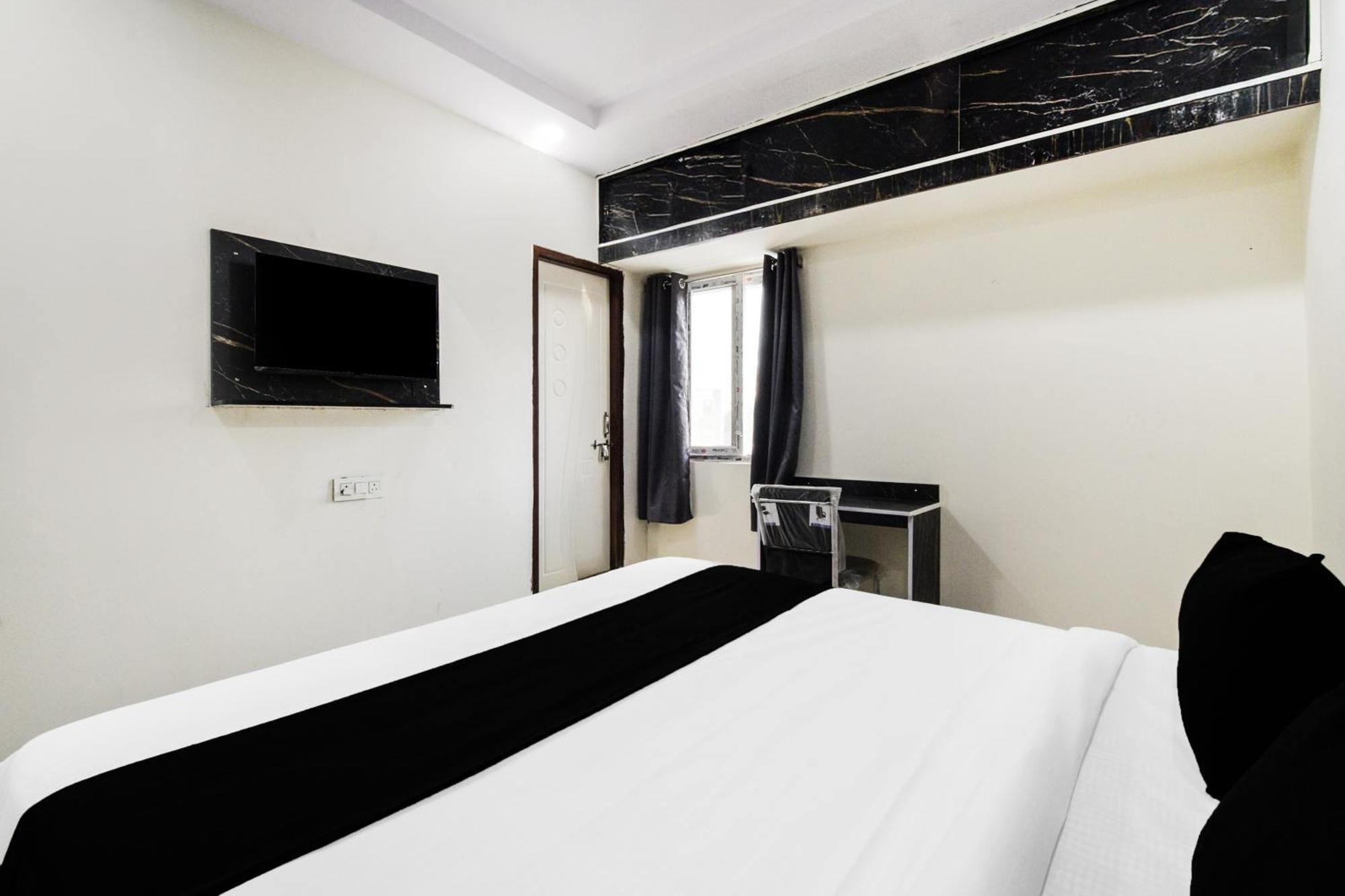 Hotel O Sbr Hafeezpet 3*