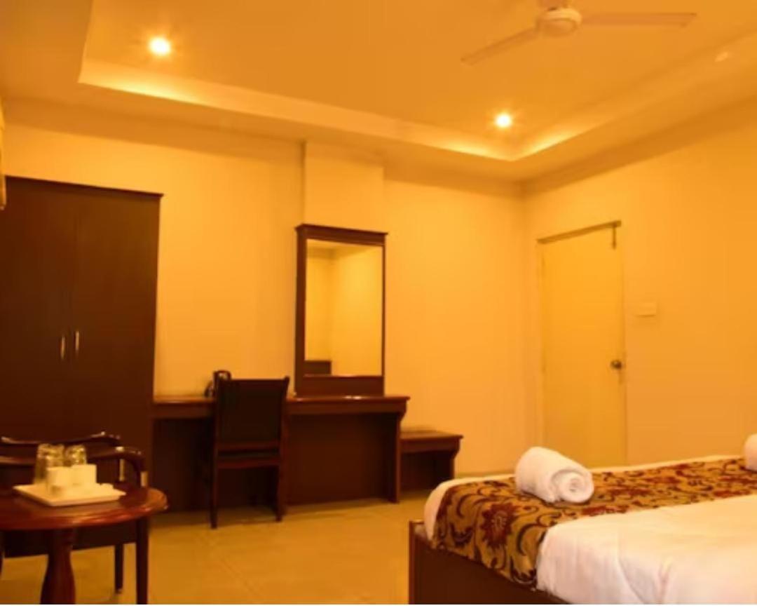Blossom Rooms- Lakdikapul Hyderabad