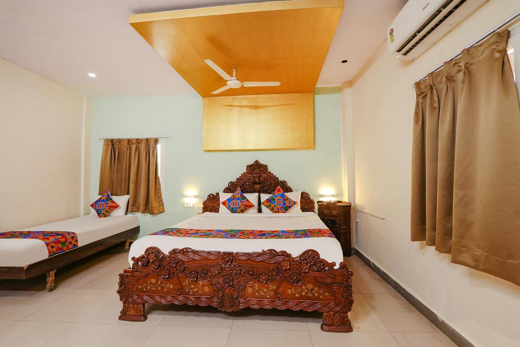 Fabhotel Maruthi Residency - Nr Lakdikapul Metro Station Hotel
