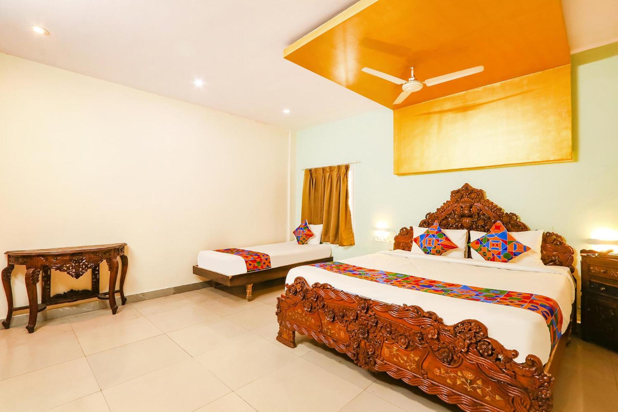 Fabhotel Maruthi Residency - Nr Lakdikapul Metro Station Hotel