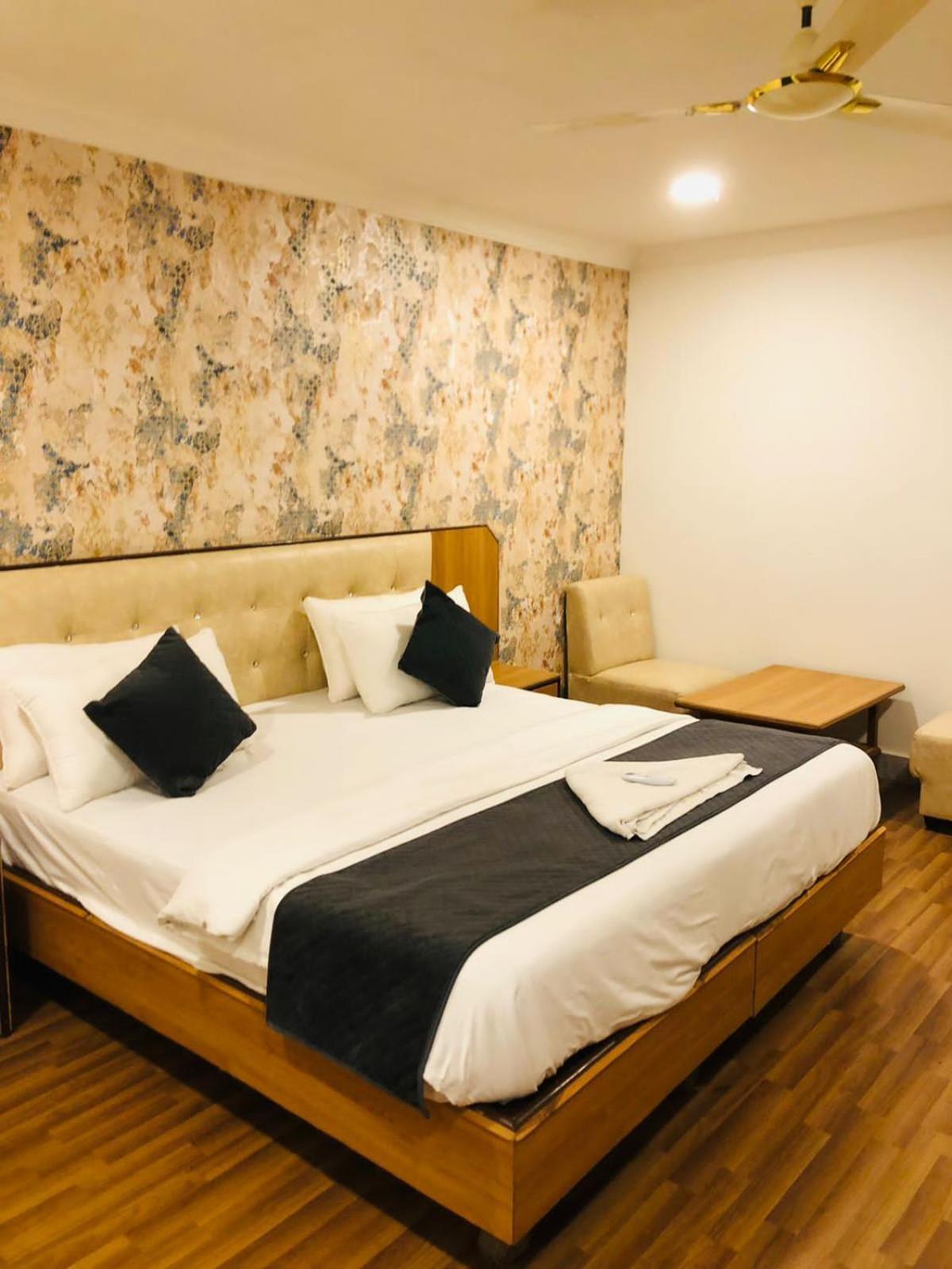 Hotel Blossom Rooms- A Luxury Collection Hotel- Opp Omega Hospital- Banjara Hills 3*