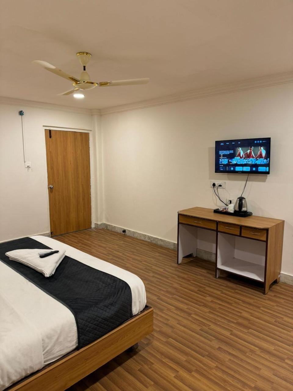 Hotel Blossom Rooms- A Luxury Collection Hotel- Opp Omega Hospital- Banjara Hills 3*