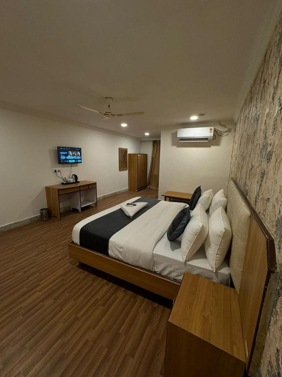 Hotel Blossom Rooms- A Luxury Collection Hotel- Opp Omega Hospital- Banjara Hills