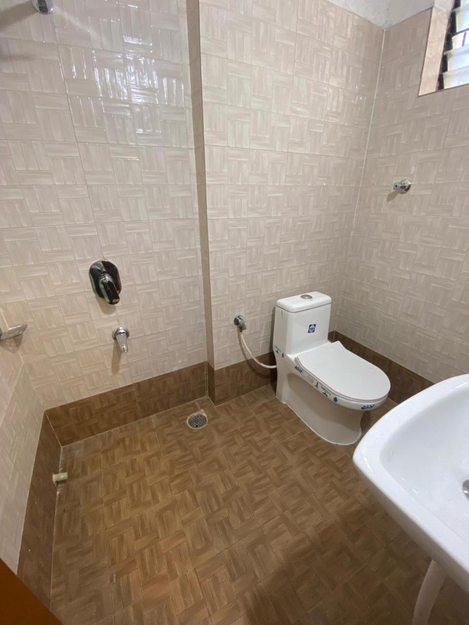 Hotel Blossoms Br Heights- Banjara Hills Hyderabad