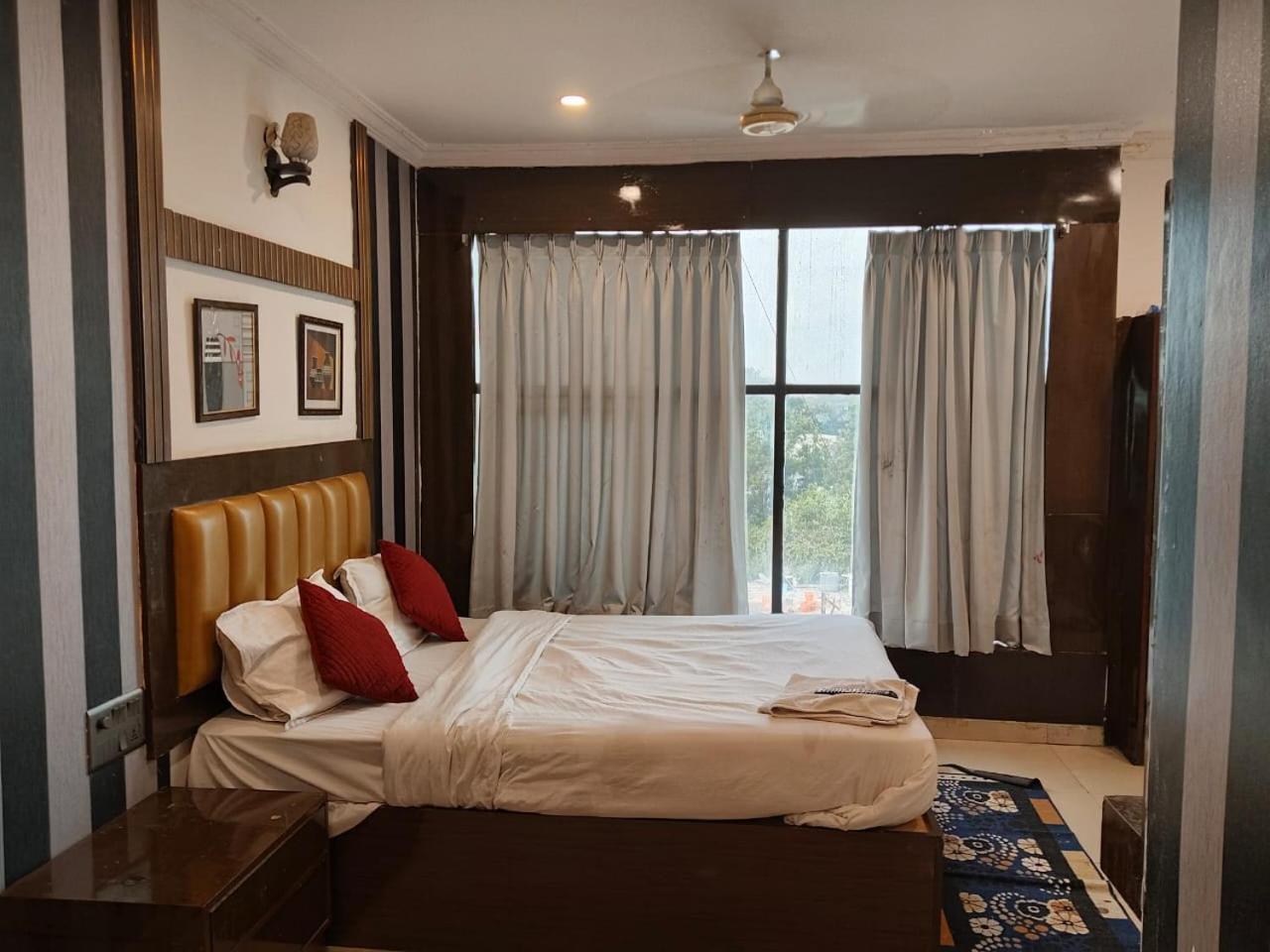Blossom Rooms- A Luxury Collection Hotel- Opp Omega Hospital- Banjara Hills 3* Hyderabad
