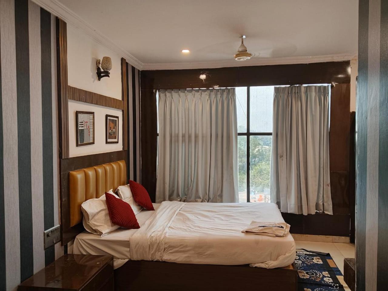 Hotel Blossom Rooms- A Luxury Collection Hotel- Opp Omega Hospital- Banjara Hills 3*