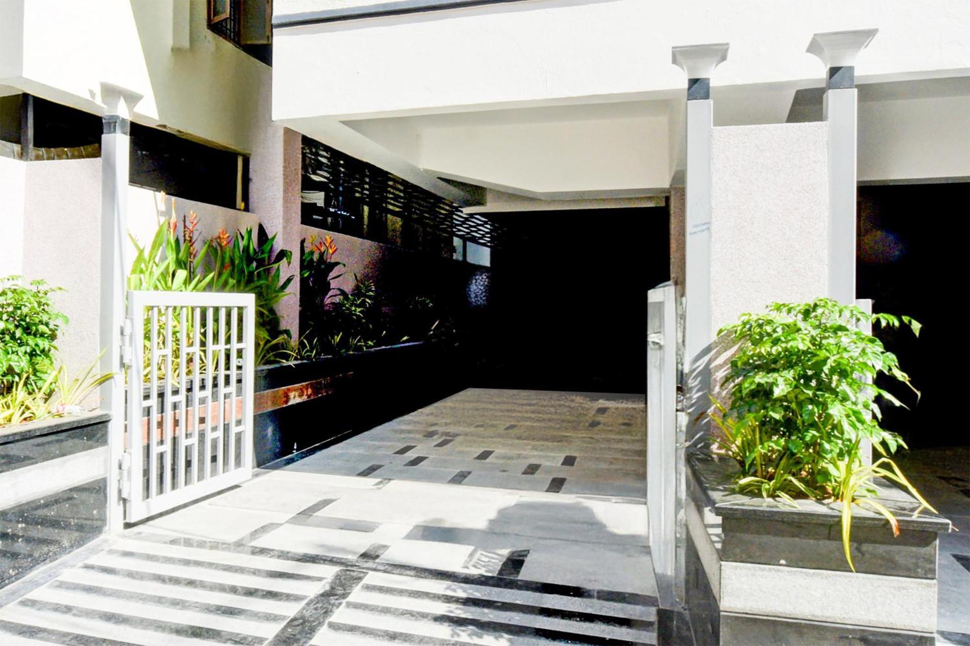 Super Townhouse Aarav Business Hotel 4*