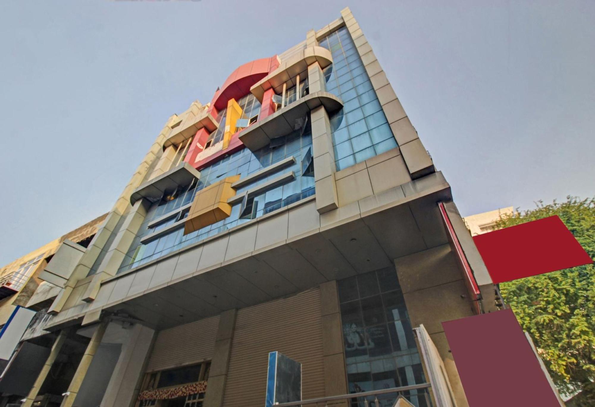 Hotel Collection O Regal Near Iskon Temple , Abids