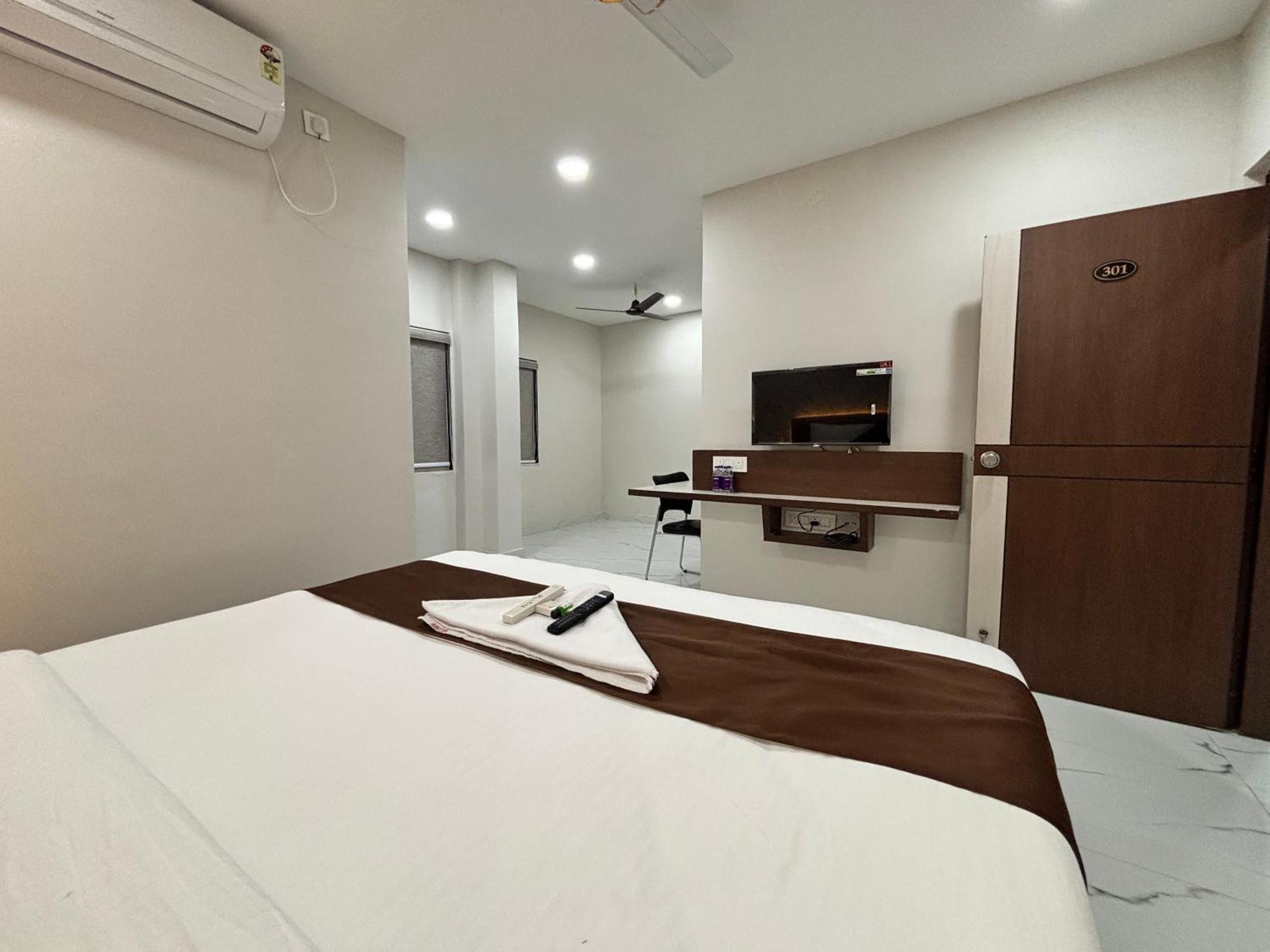 Hotel Mithra Grand