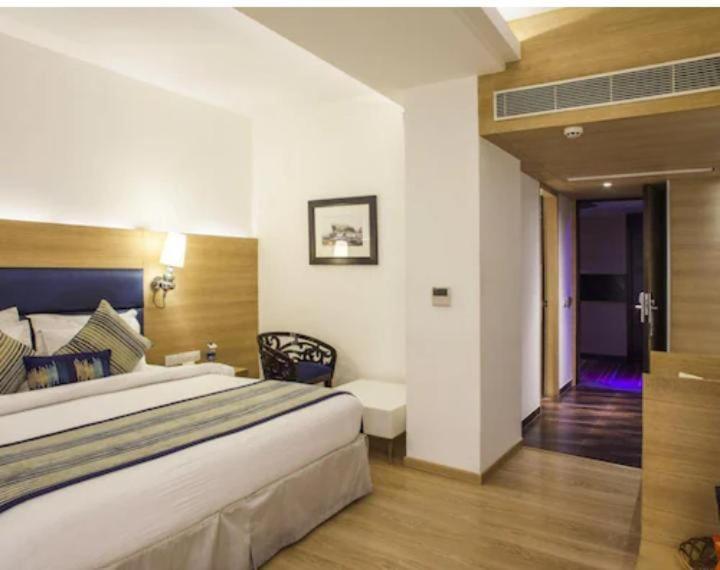 Blossom Rooms- A Luxury Collection Hotel- Beside Care Hospital- Banjara Hills 3* Hyderabad