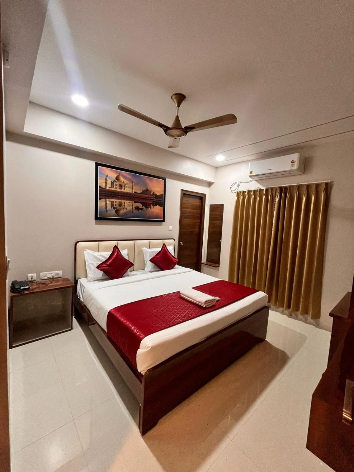 Hotel Theo Madhapur