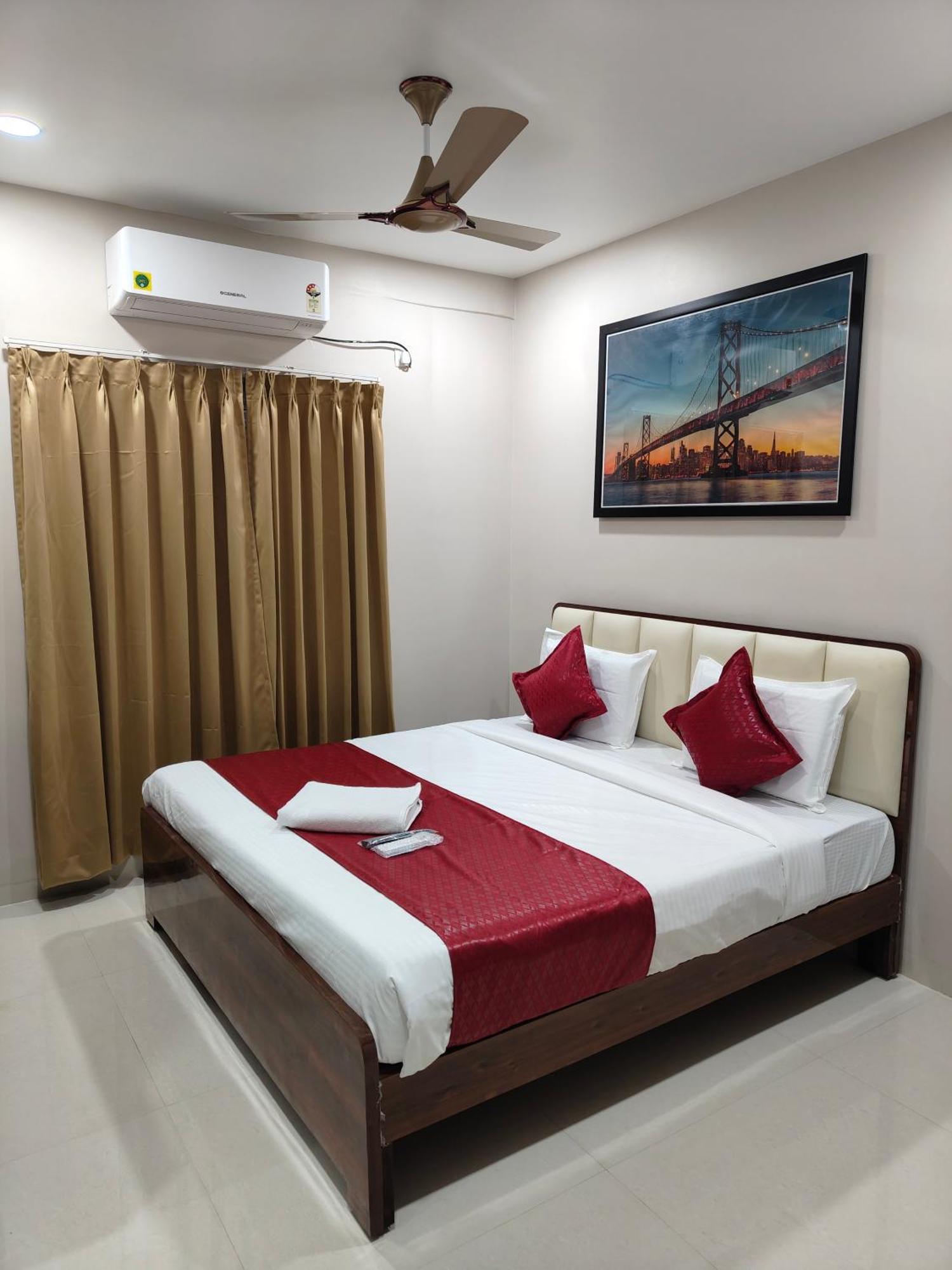 Theo Madhapur Hotel