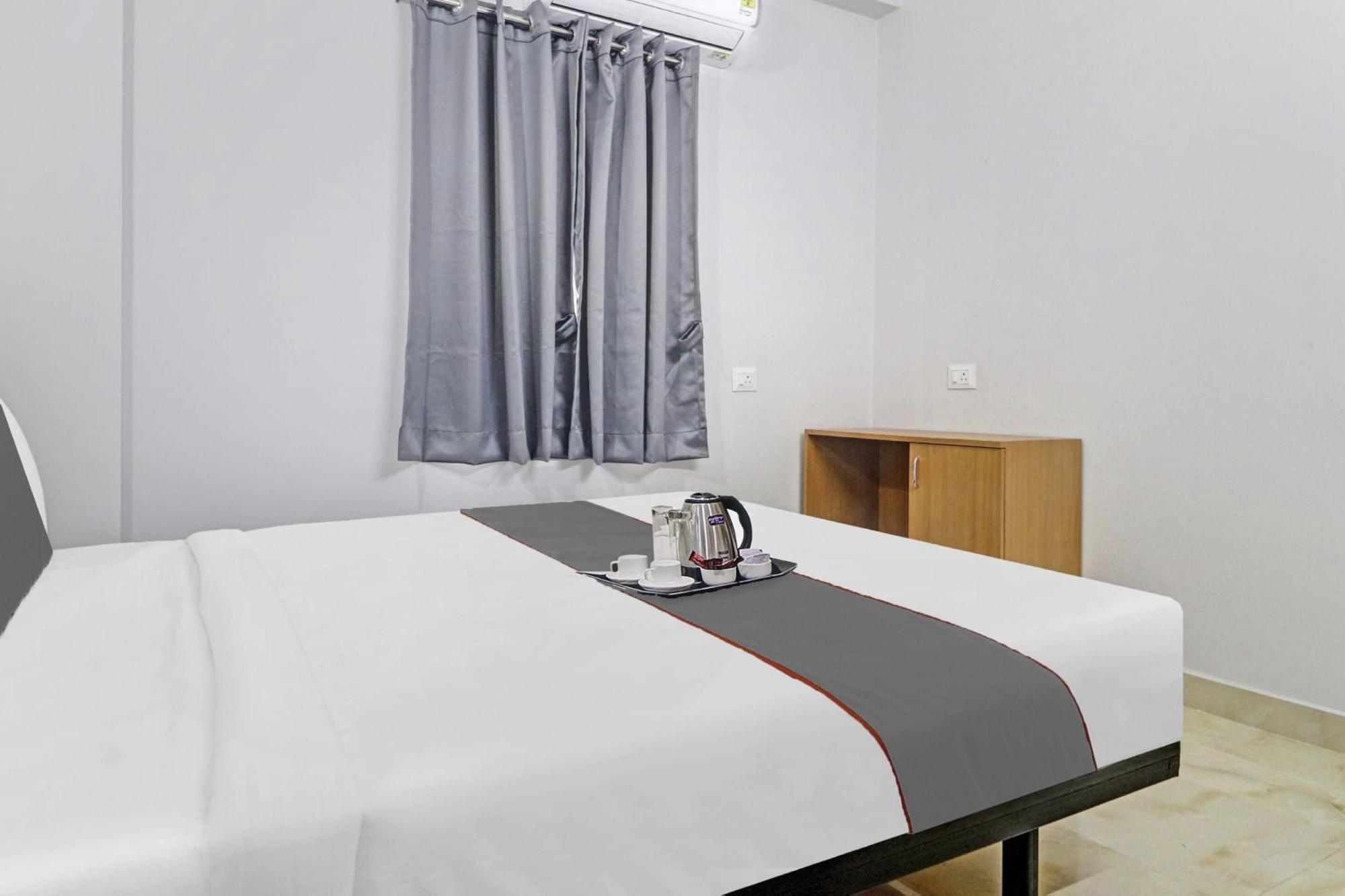 Collection O Golden Dreams Hotel