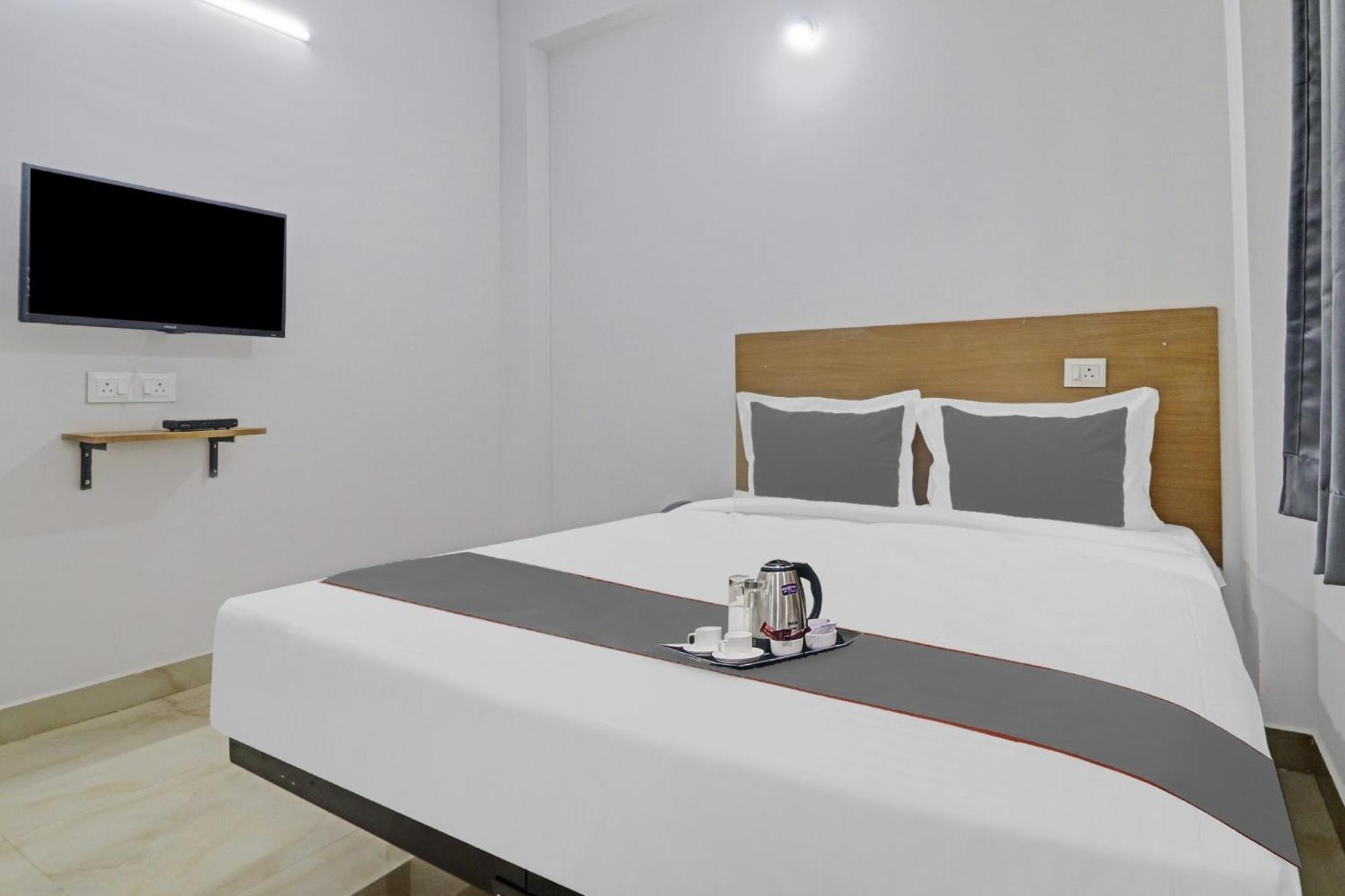 Collection O Golden Dreams Hotel Hyderabad