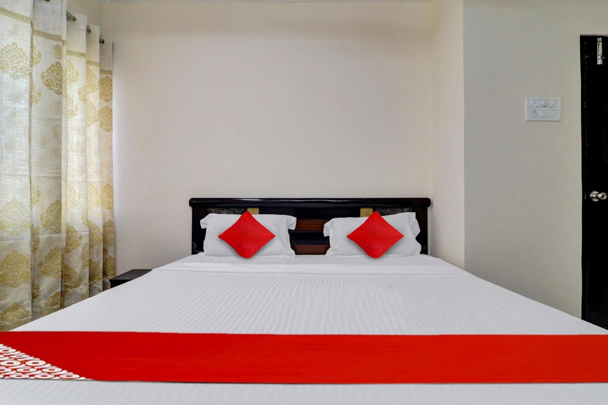 Hotel Shri Ganesh Near By Himayatnagar,ashok Nagar,rtc X Roads 3*