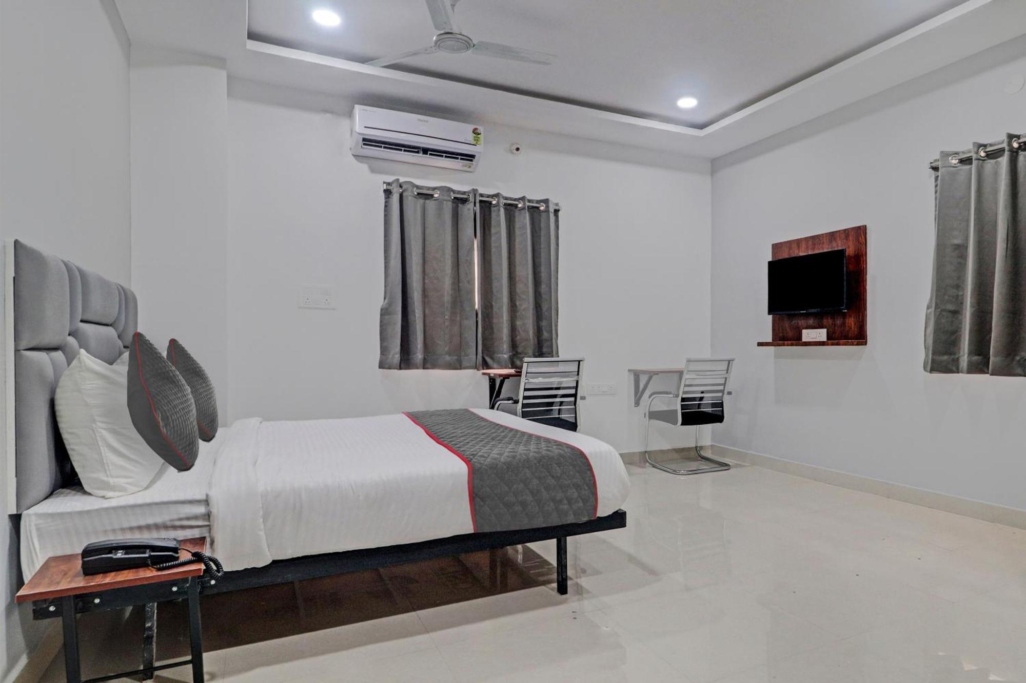 Collection O Lavish Springs Hotel