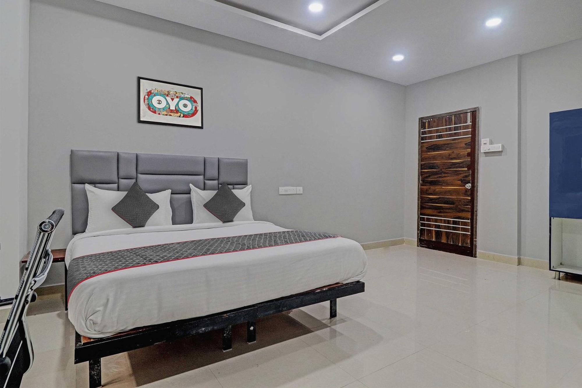 Collection O Lavish Springs Hotel 4*
