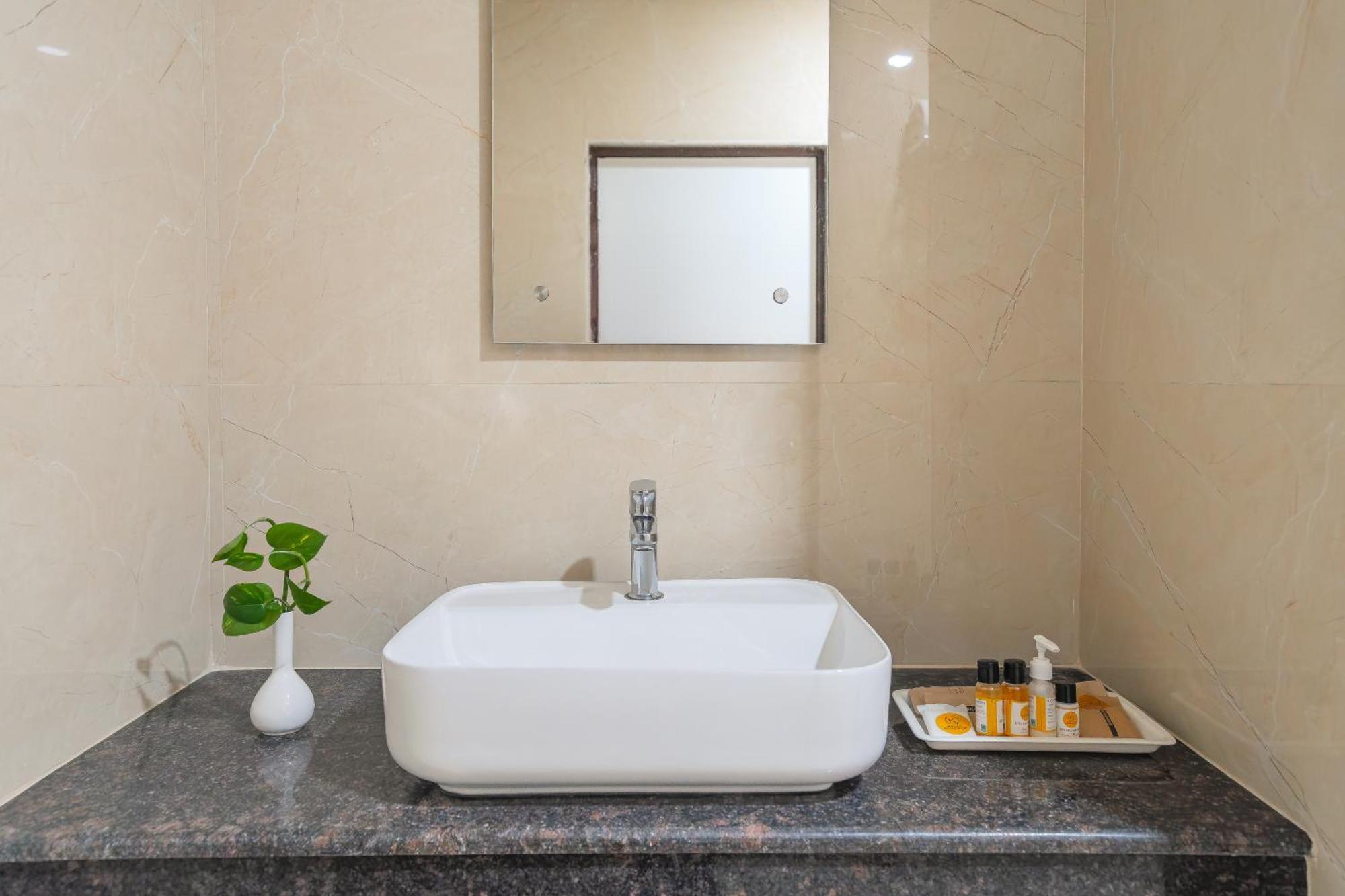 Hotel Kinara Grand
