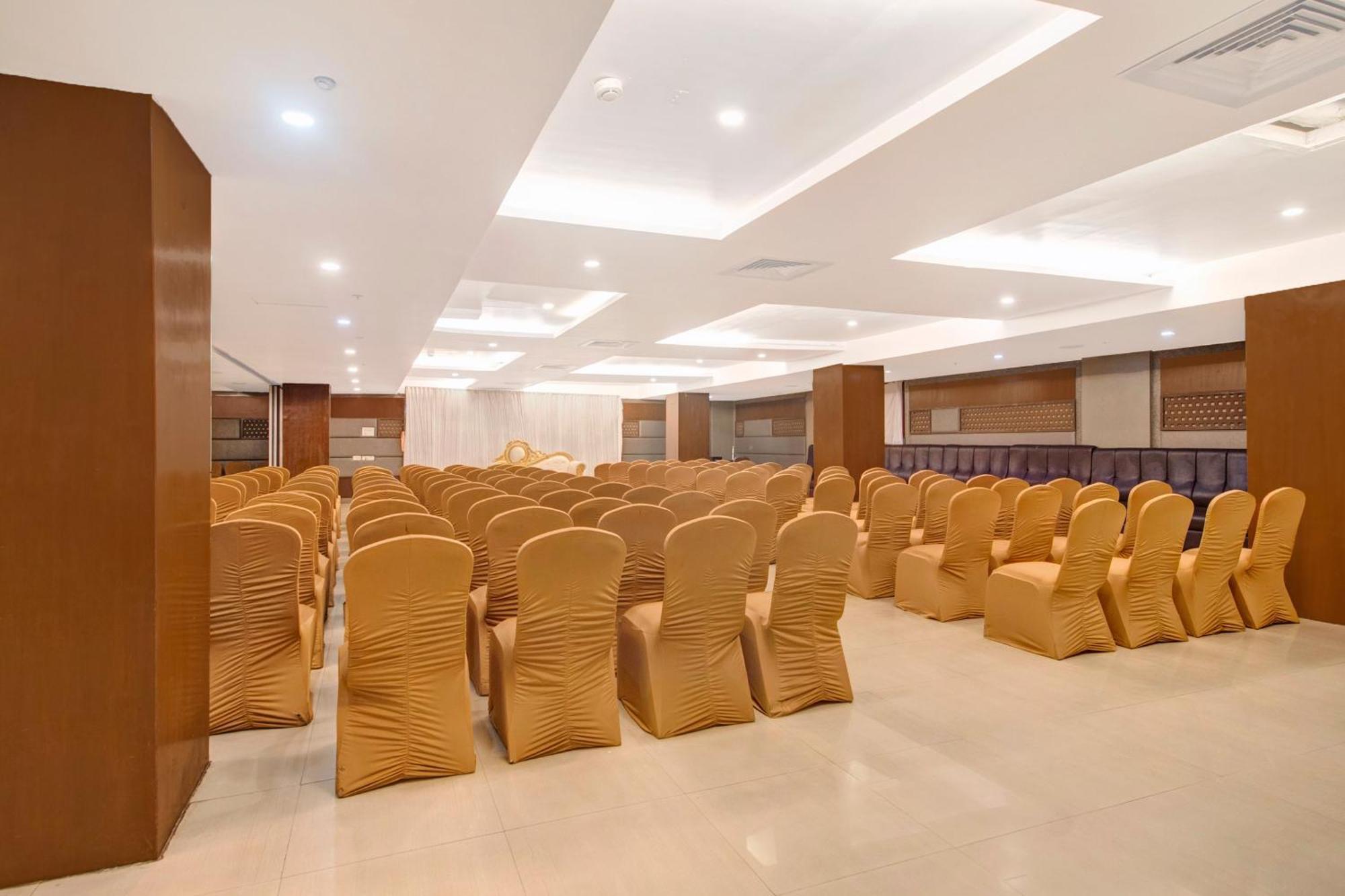 Hotel Capital O Grand Himayat 3*