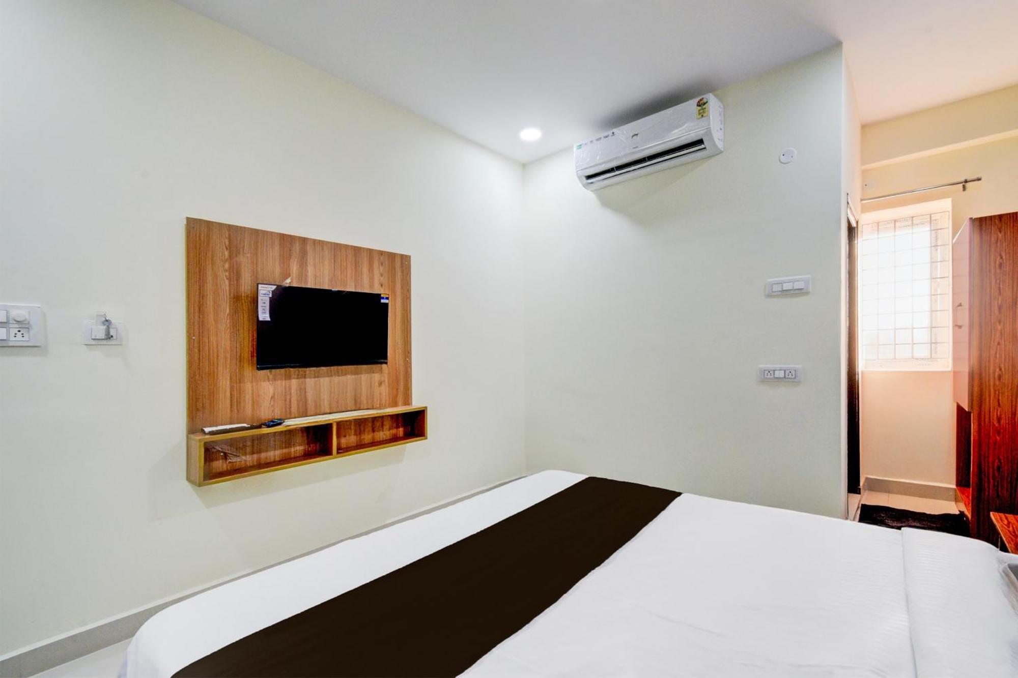 Super Townhouse Kukatpally North Formerly Munagala Arcade Hotel