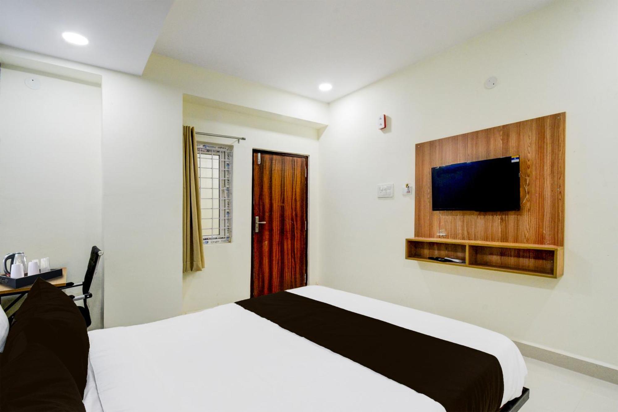 Super Townhouse Kukatpally North Formerly Munagala Arcade Hotel 2*