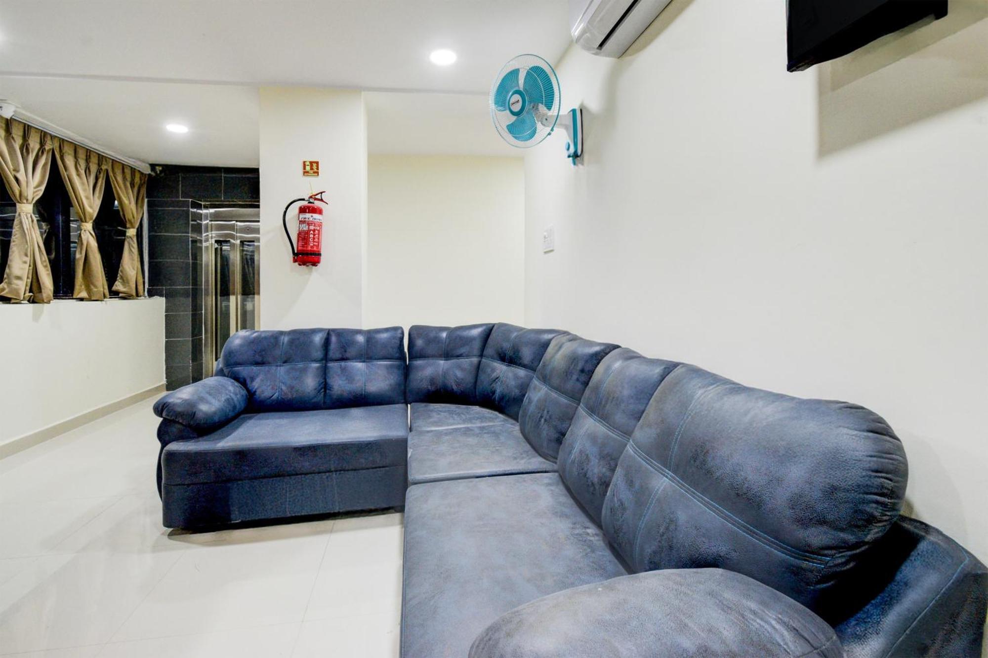 Super Townhouse Kukatpally North Formerly Munagala Arcade Hotel 2*