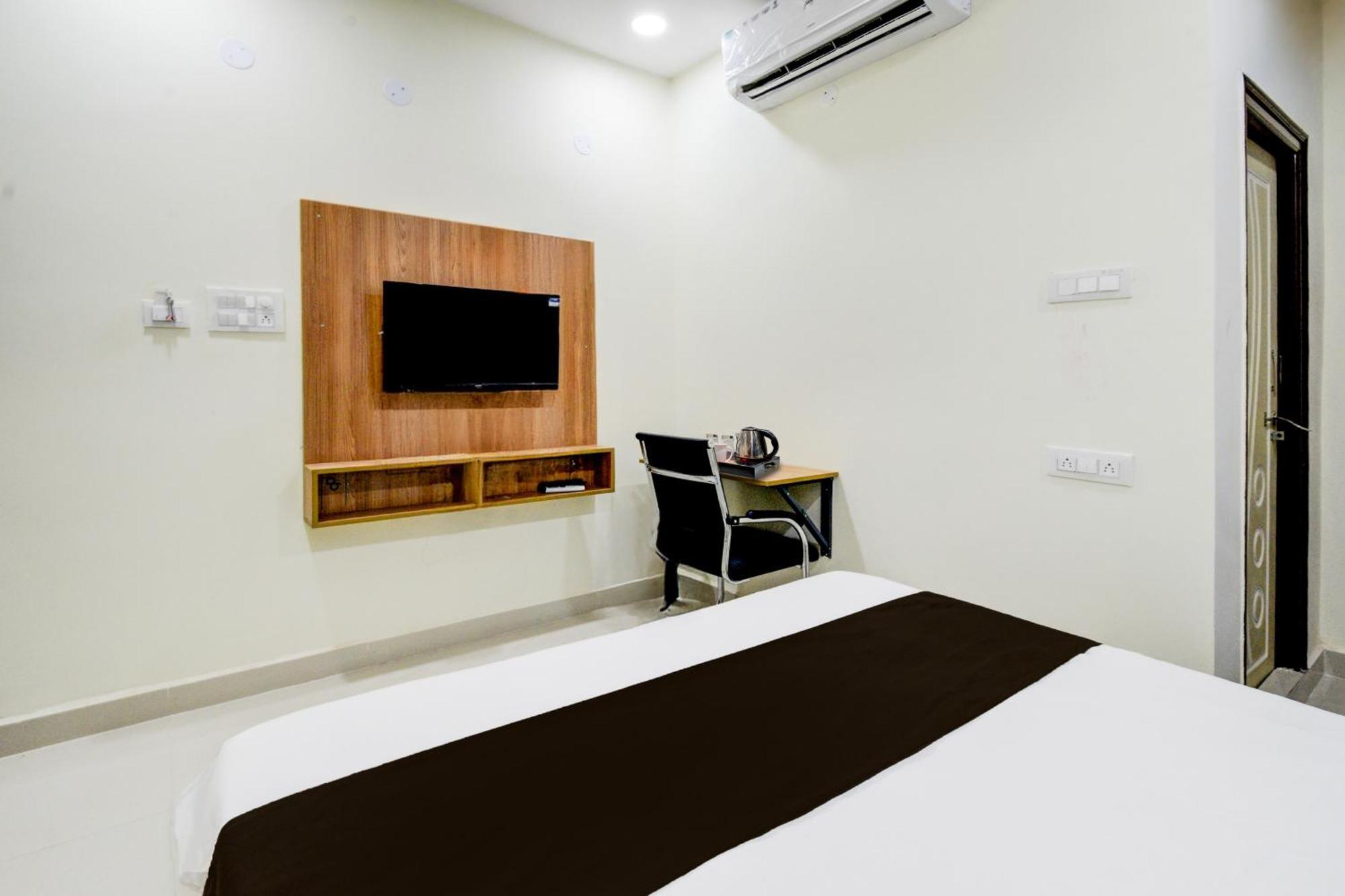 Super Townhouse Kukatpally North Formerly Munagala Arcade Hotel Hyderabad