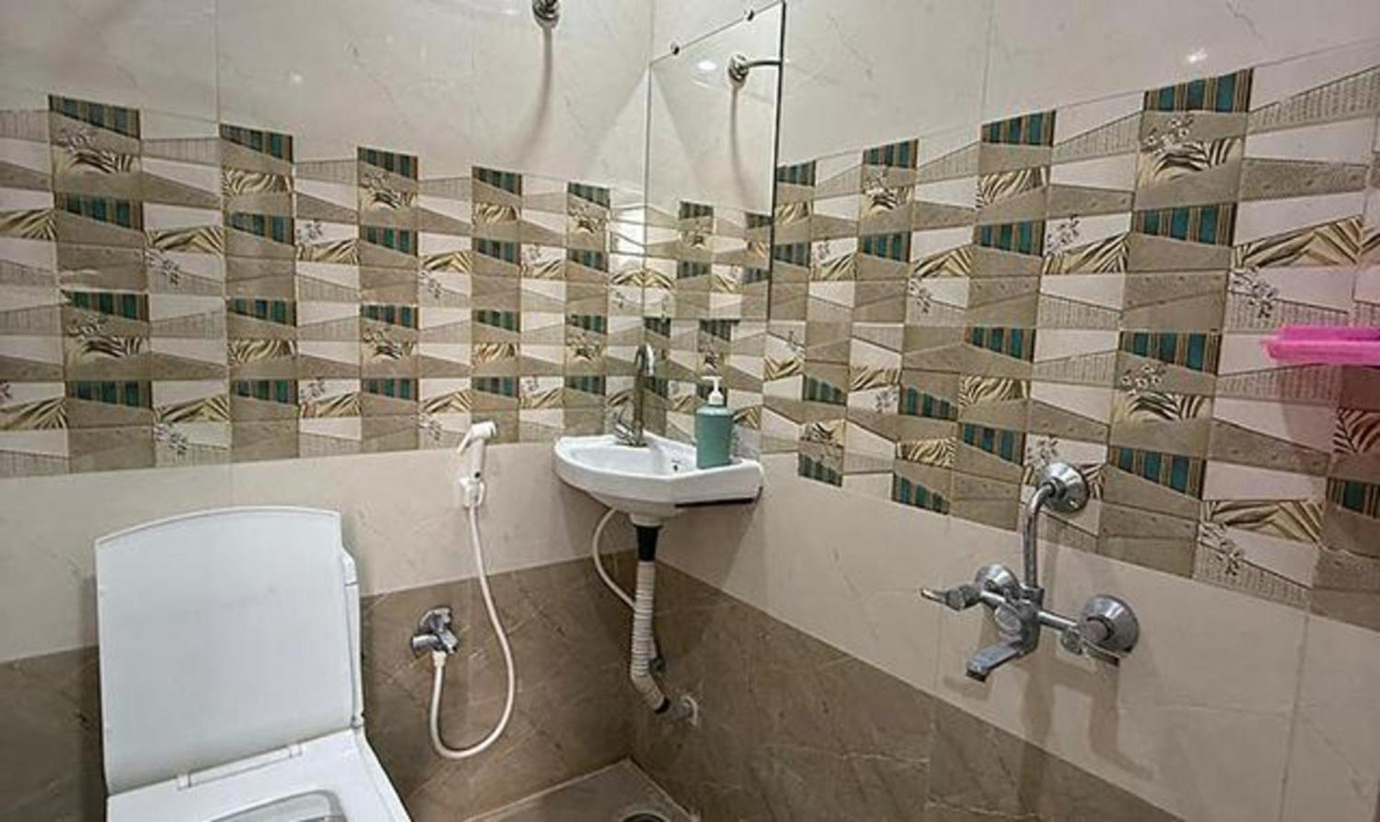 Hotel Fabhotel Vgr Comforts 5*