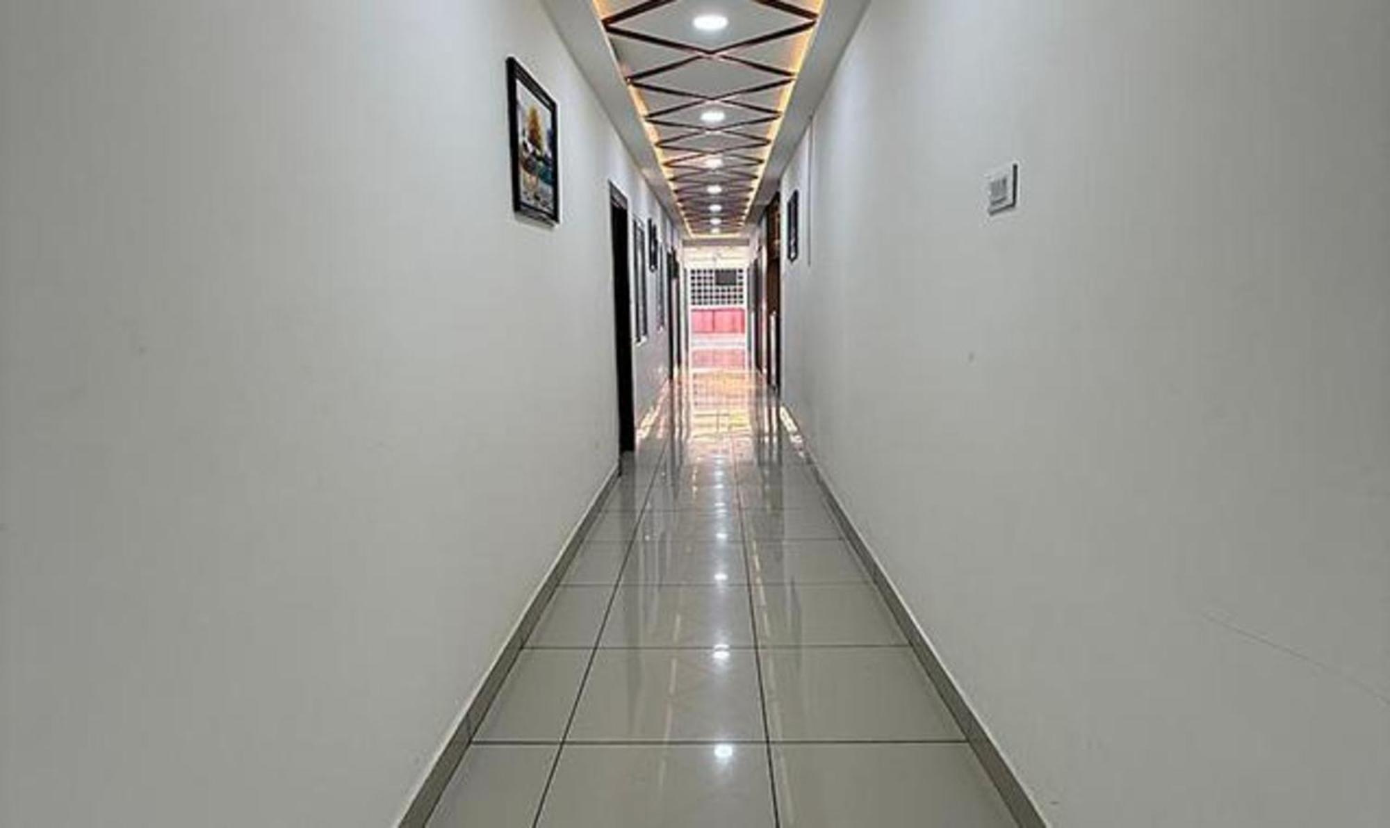 Hotel Fabhotel Vgr Comforts 5*