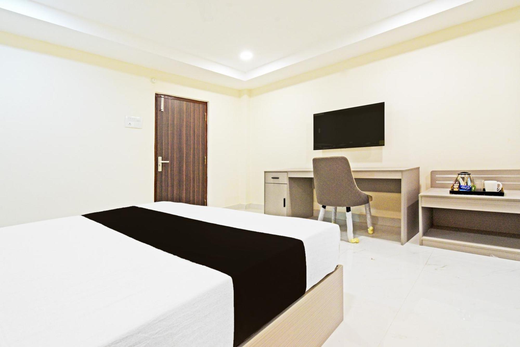 Super Collection O Sanath Nagar Near Railway Station Hotel