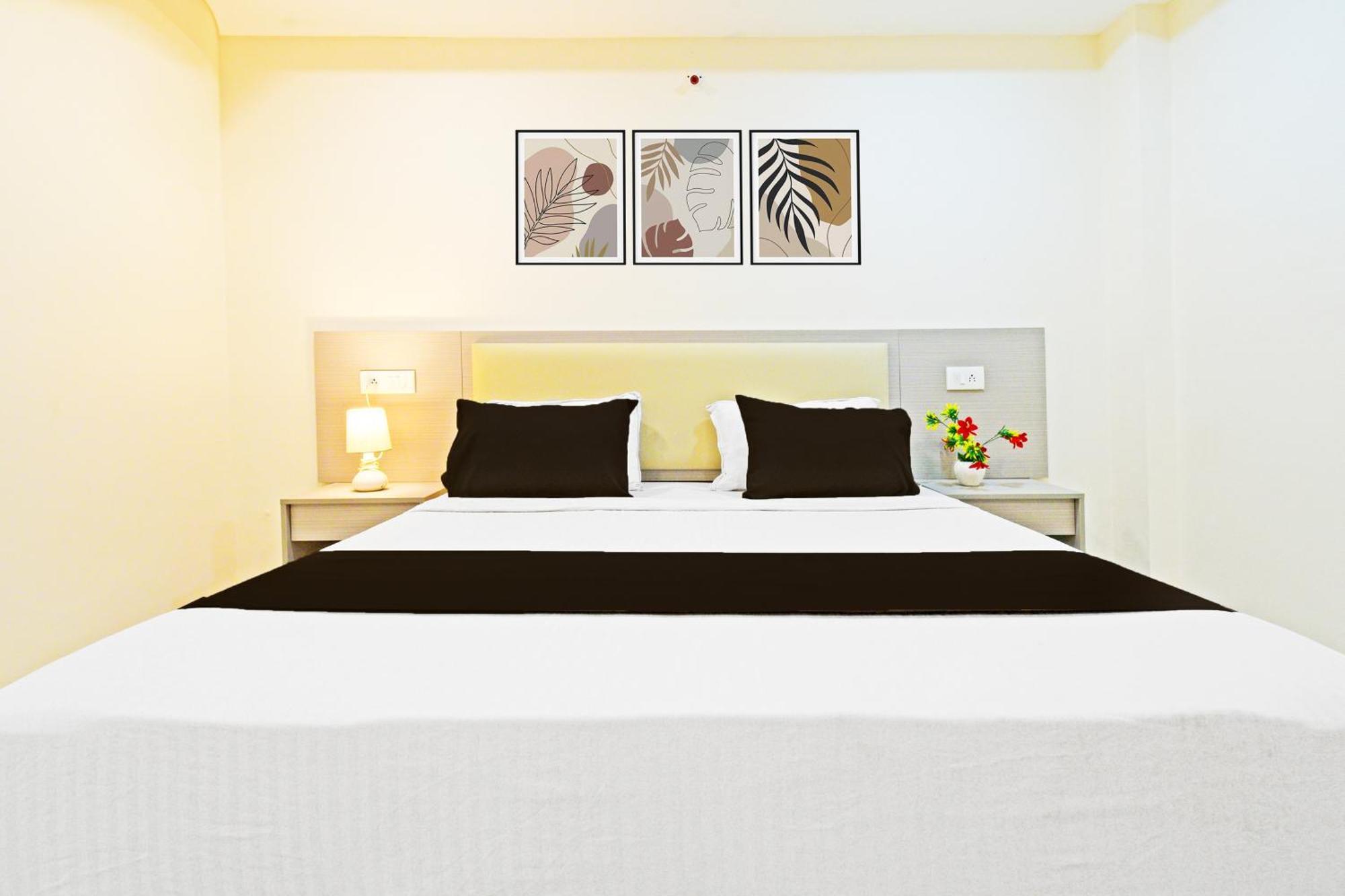 Super Collection O Sanath Nagar Near Railway Station Hotel *