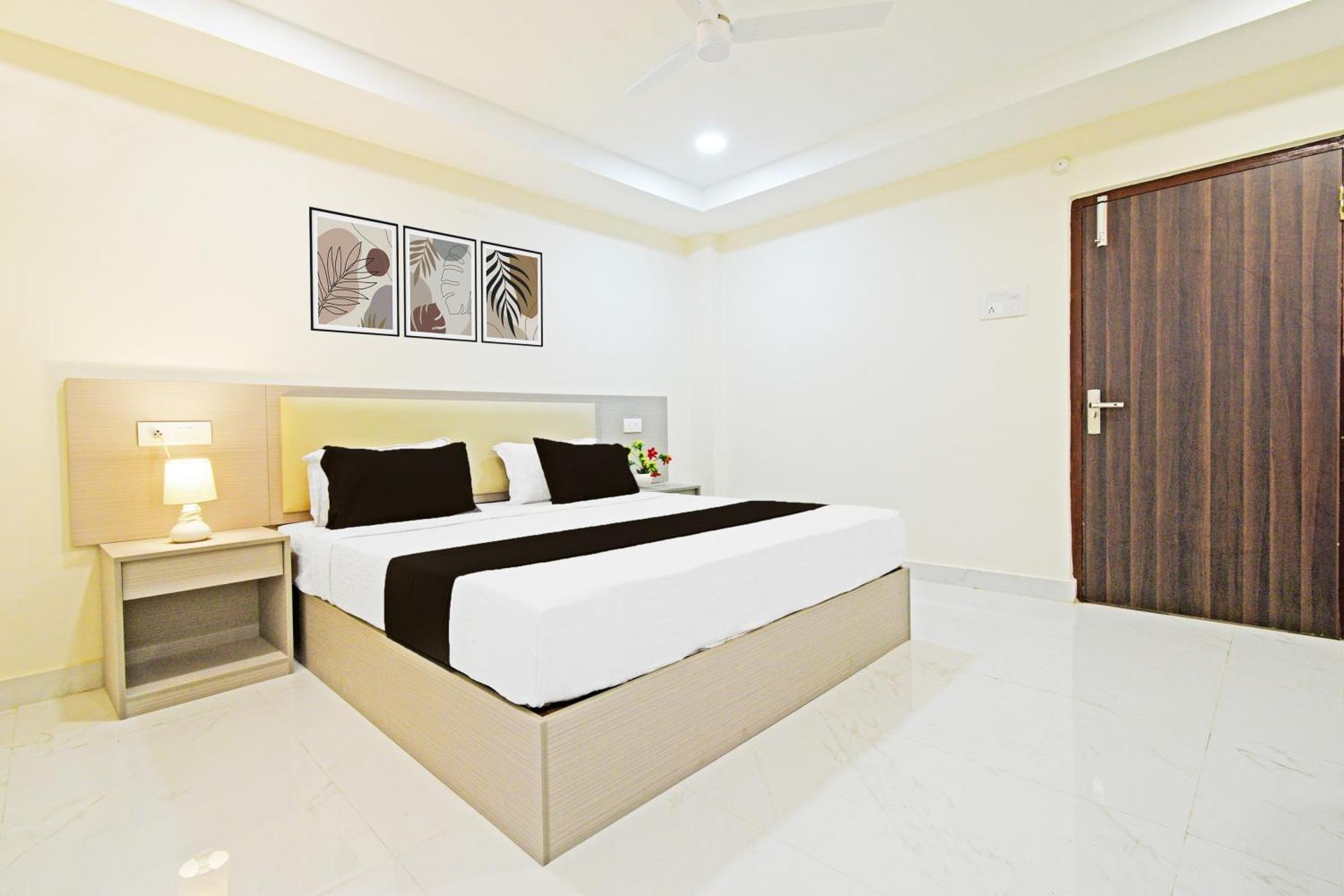 Super Collection O Sanath Nagar Near Railway Station *