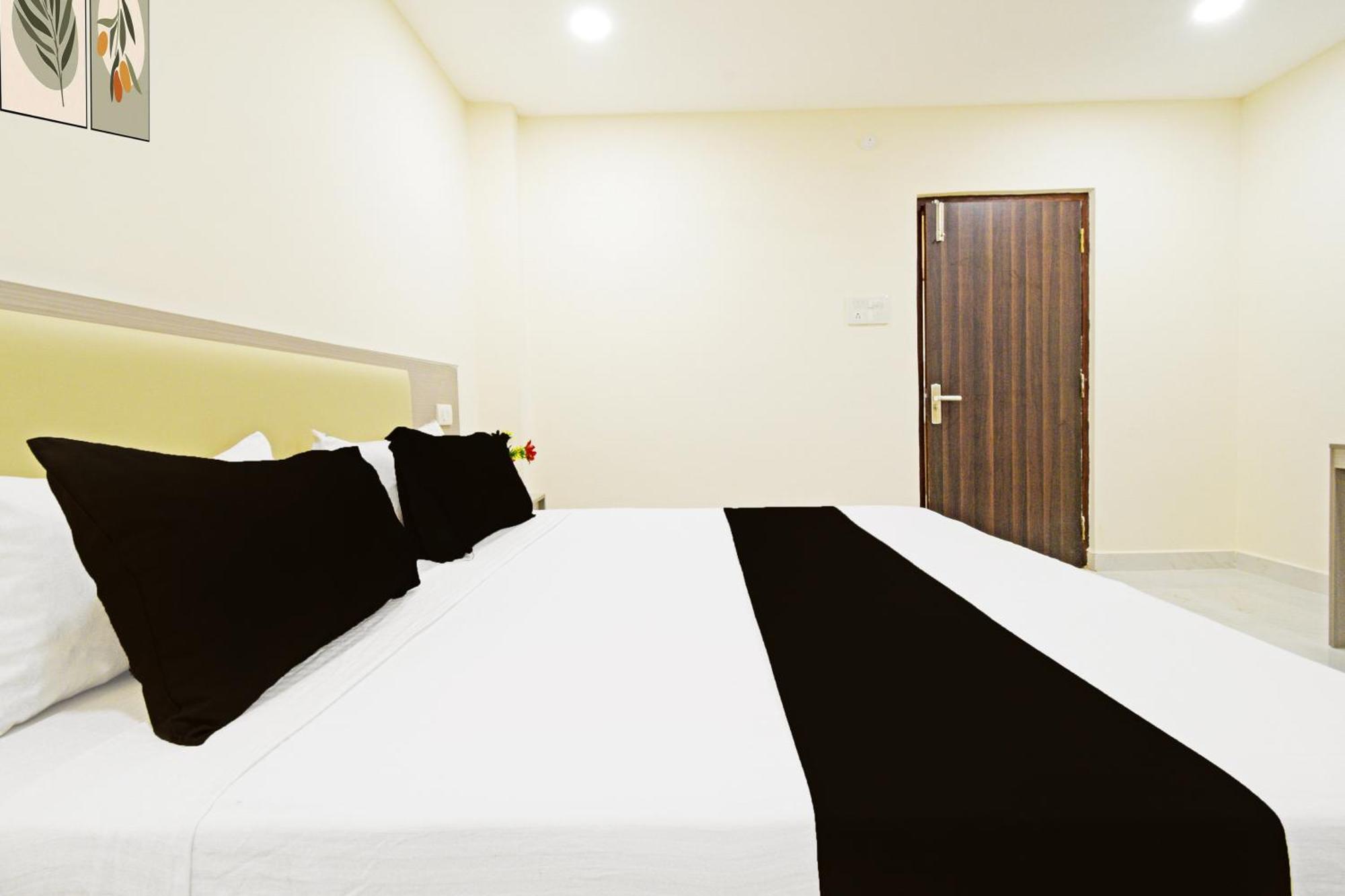 Super Collection O Sanath Nagar Near Railway Station Hyderabad