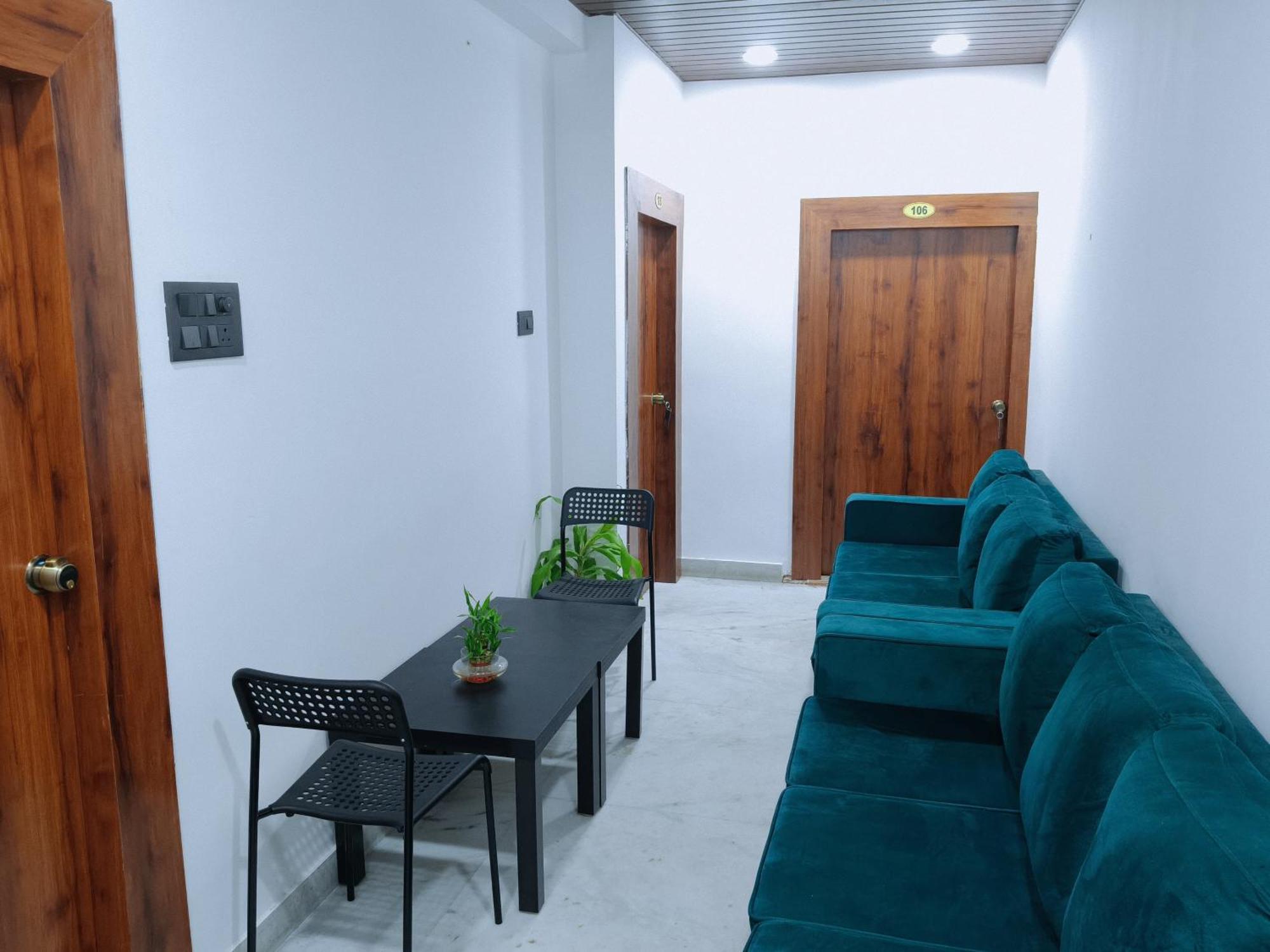 M Hyatt Hotel 3*