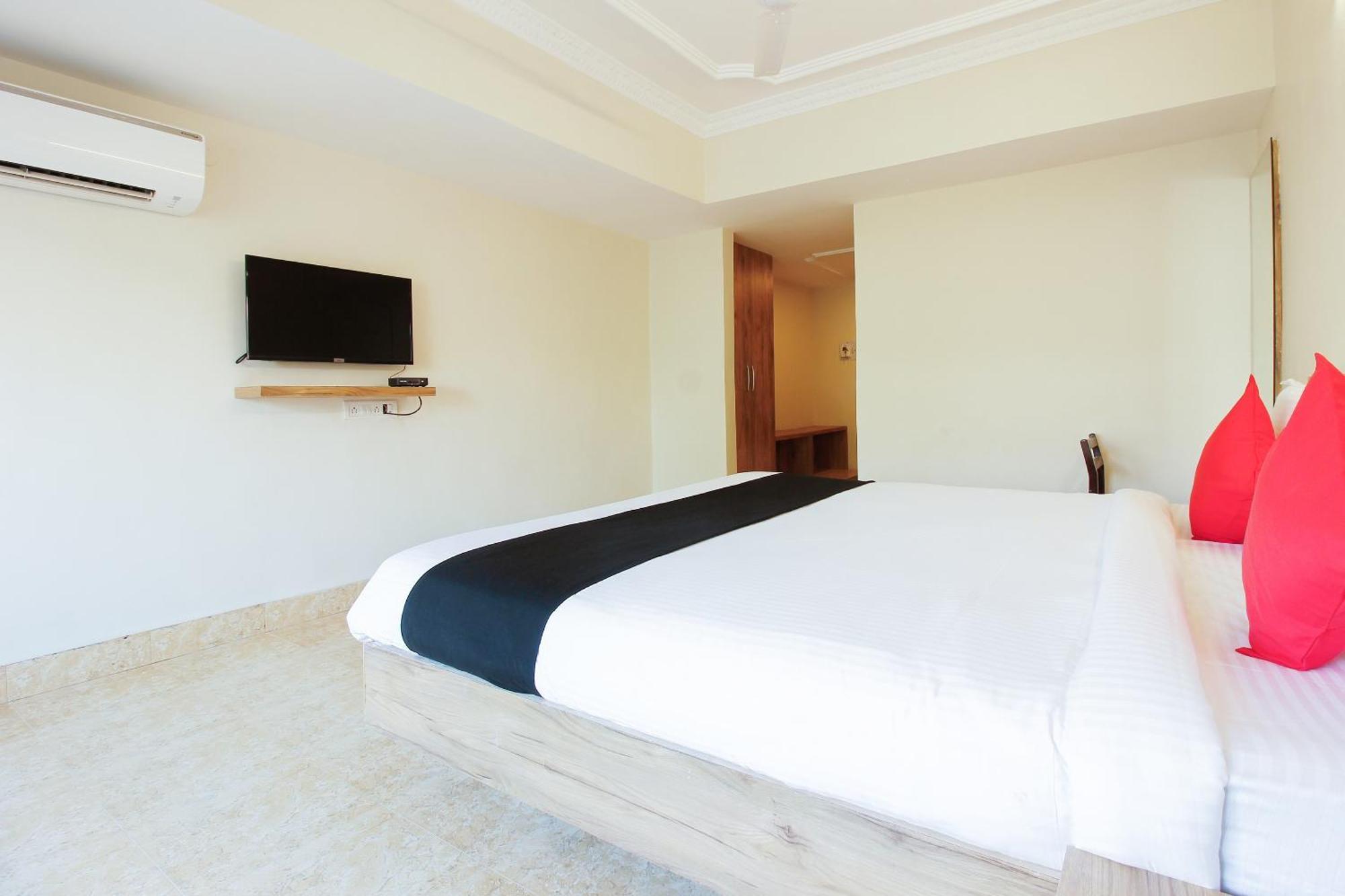 Capital O Sri Suprabhat Grand Near Kachiguda Railway Station Hotel