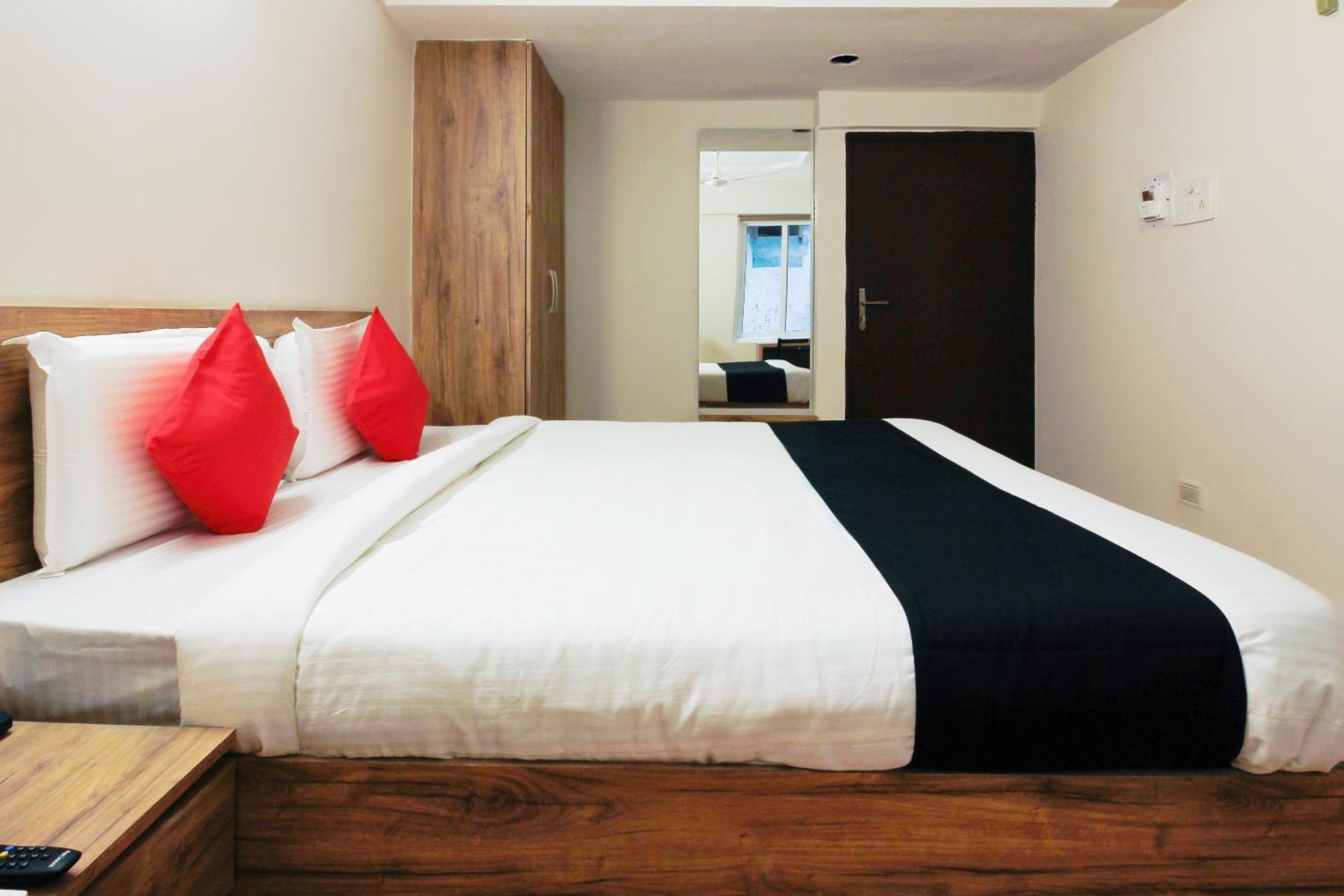 Capital O Sri Suprabhat Grand Near Kachiguda Railway Station Hotel 3*