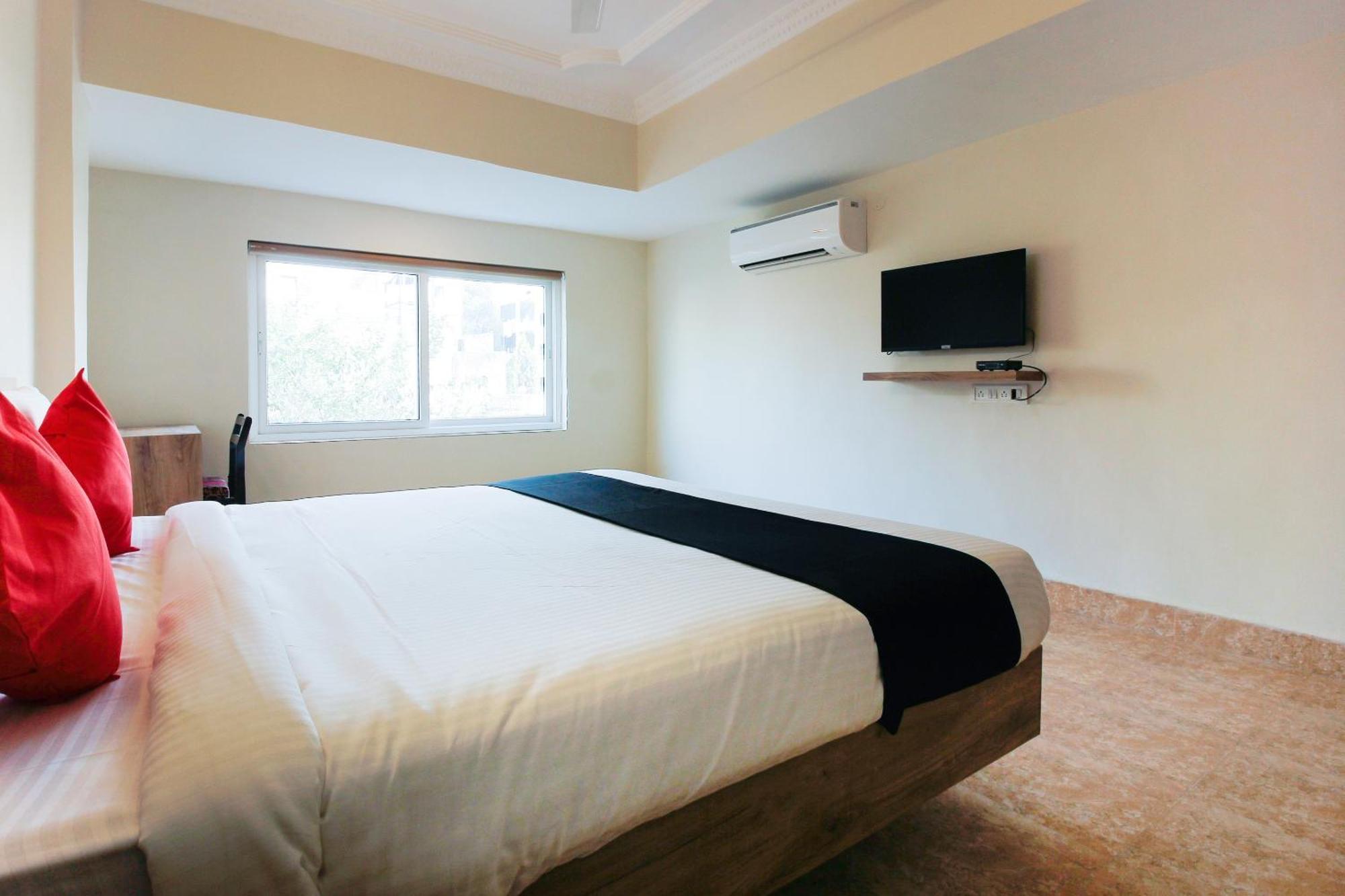 Capital O Sri Suprabhat Grand Near Kachiguda Railway Station 3* Hyderabad