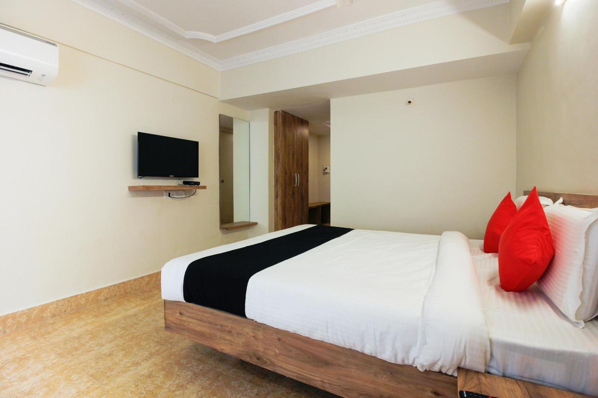 Capital O Sri Suprabhat Grand Near Kachiguda Railway Station Hotel