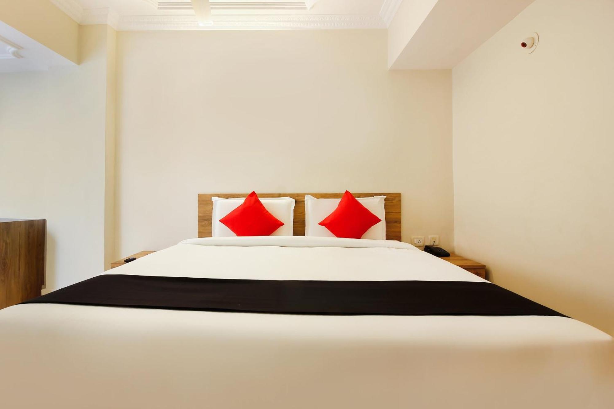 Hotel Capital O Sri Suprabhat Grand Near Kachiguda Railway Station